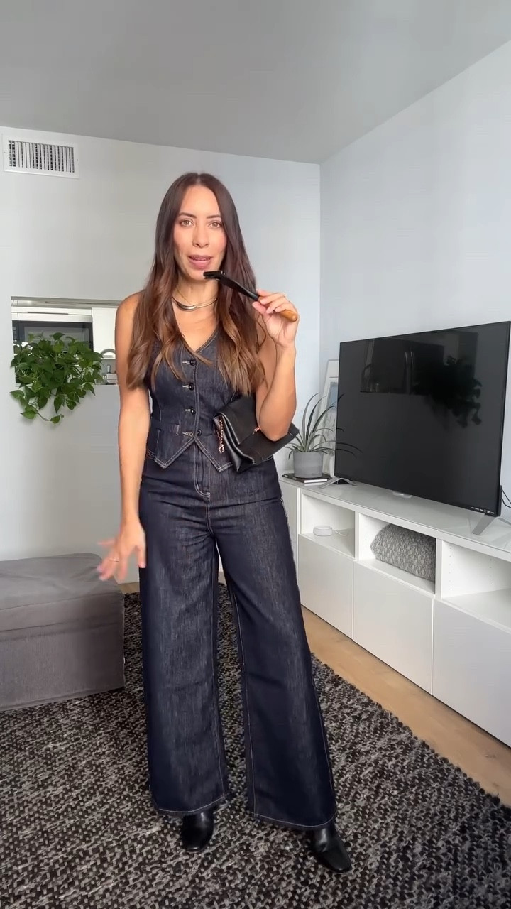 ¿Cuál te gustó más?

Ad: Para que tengas una idea de cómo queda  Yo soy talla M y de pantalón 28 mido 1.70m

Las piezas las encuentras con estos nombres en @commense.official 
1) Denim Vest With Back Belt OA240821005BEDM
2) Vintage Wide-Leg Denim Pants (es de cintura alta) OA240816127BEDM|
3) V-Neck Versatile Slim Fitted Cardigan |
4) Cotton Blends Ribbed Sweater Vest (super suave y viene en 3 colores)
5) Vintage Button Tweed Blazer (viene forrada )

Me gustó esta tienda porque si tiene buena ropa a buen precio todo es igual a la foto de internet y las tallas vienen a la medida. 
Código :recetaslily_12 

#commense#commensereview #outfit #unboxing #oodt #style #outfitinspiration #denimoutfit

#LTKHoliday #LTKSeasonal #LTKOver40