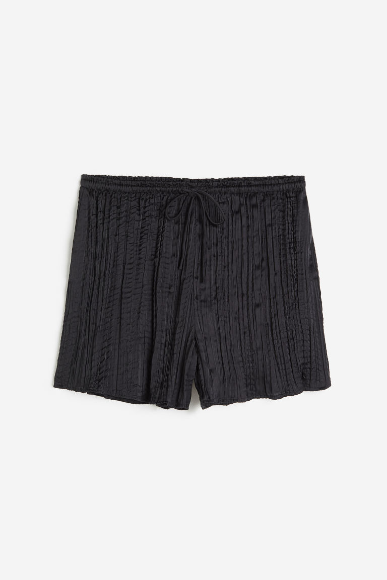 H & M - Pleated satin shorts - Black | H&M (UK, MY, IN, SG, PH, TW, HK)