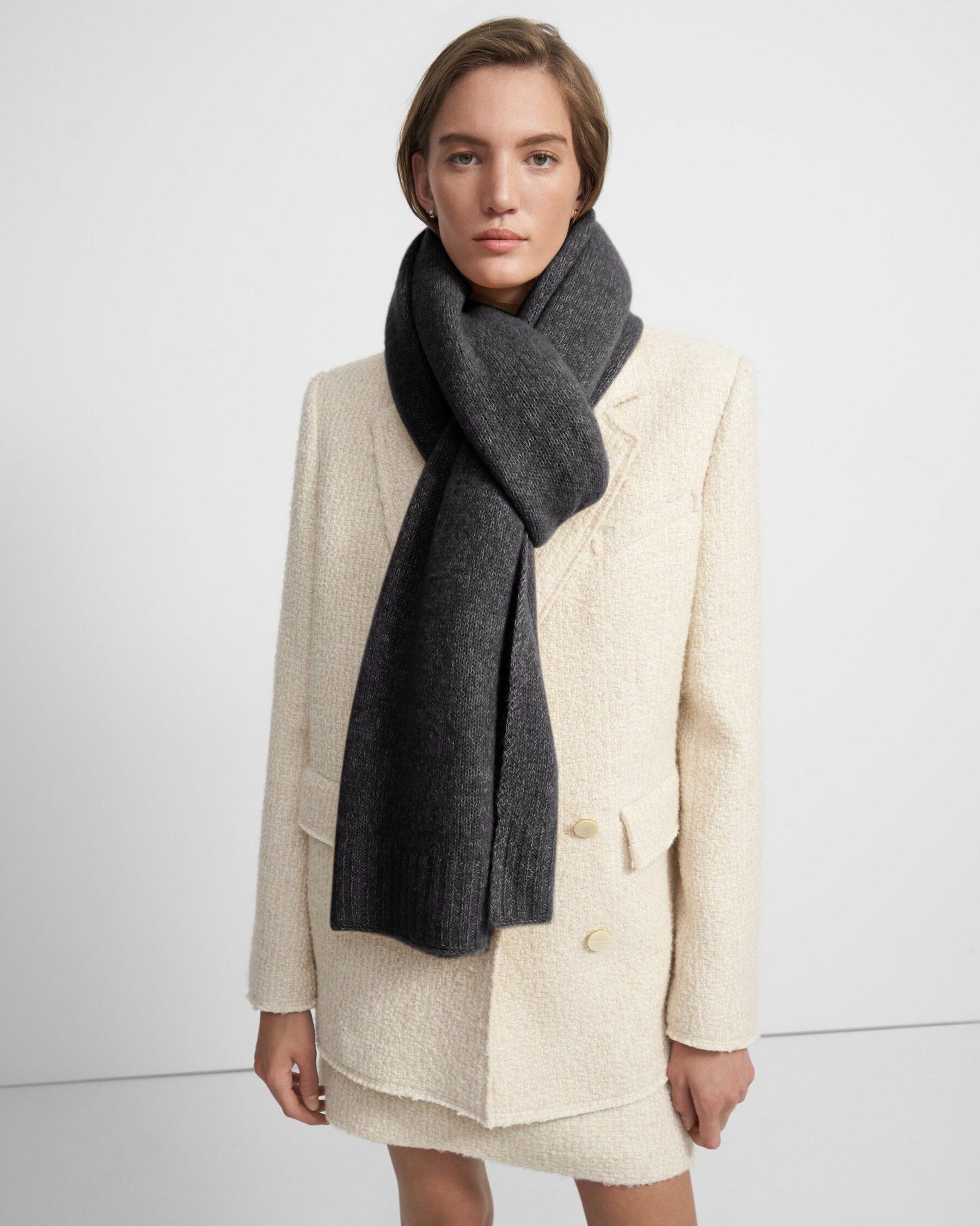 Oversized Scarf in Cashmere | Theory Outlet