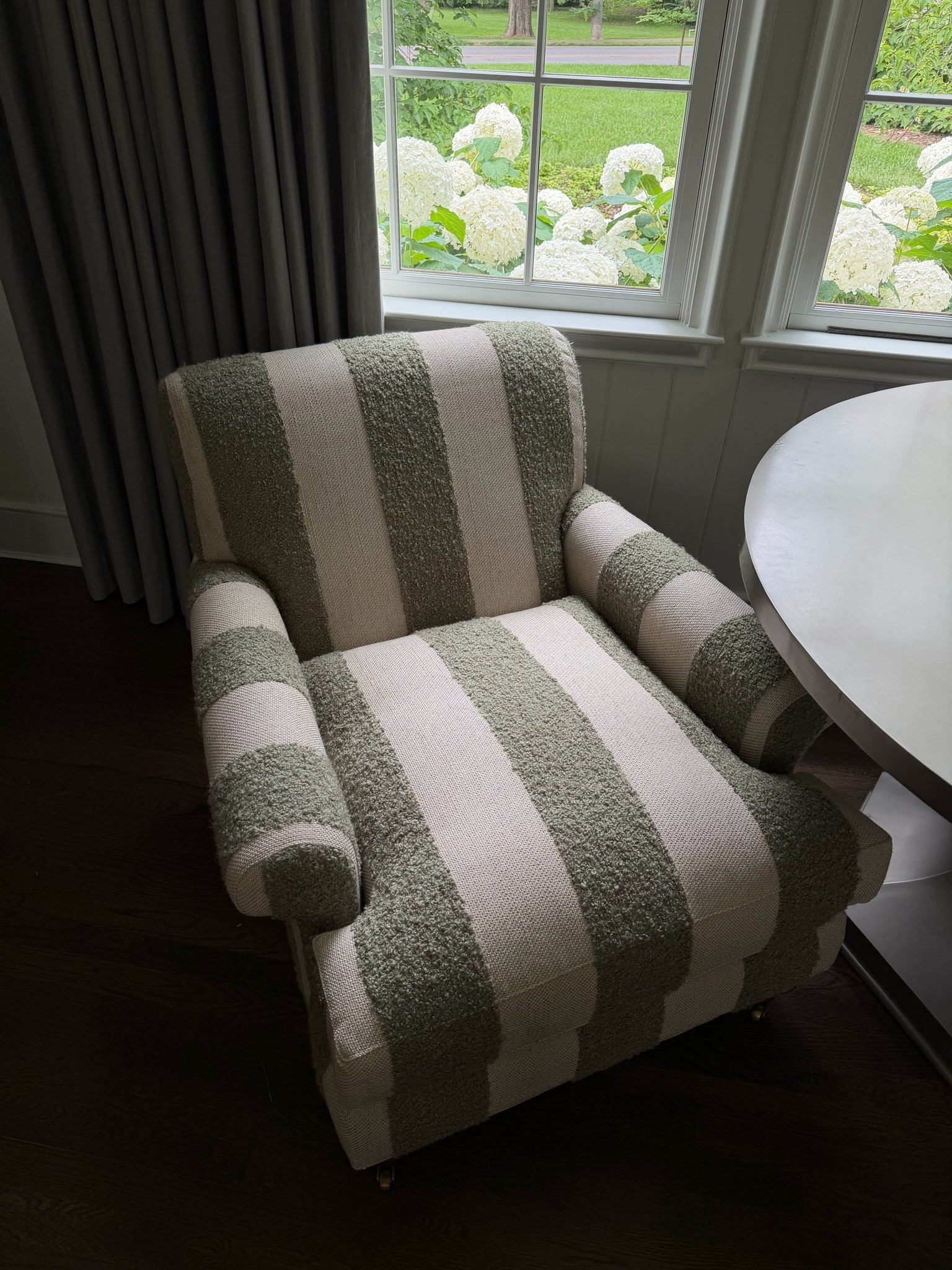Striped green chairs for our bedroom! Love them soooo much 🌱🌴