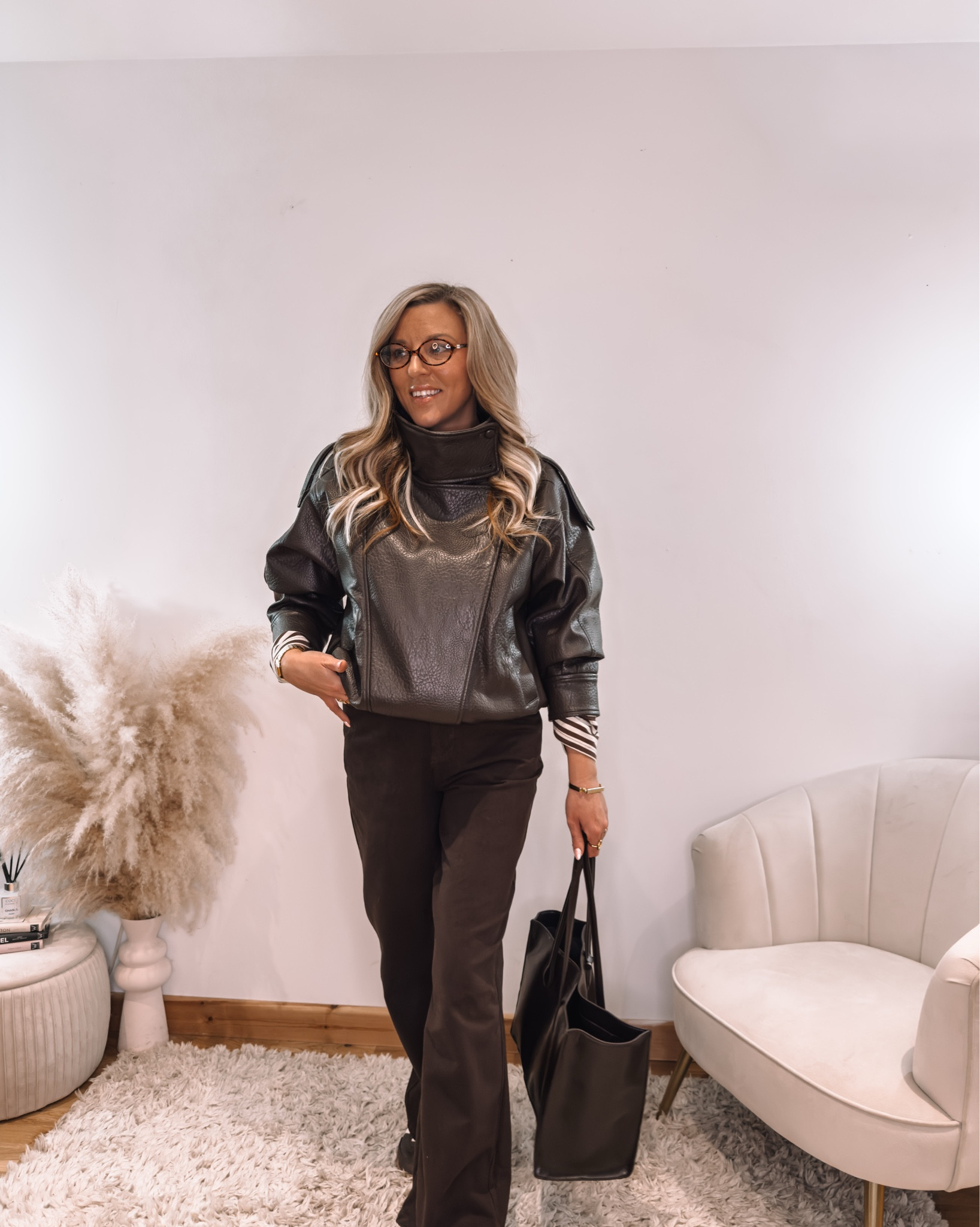 Brown might just be my favourite neutral right now 🤎

There’s something about a tonal brown outfit that instantly feels chic and put together. I’ve paired brown jeans with a brown leather jacket and matching brown bag, layering textures to keep the look interesting while still feeling really effortless.

It’s such an easy formula when you want an outfit that feels stylish but still comfortable for everyday, whether it’s a coffee date, running errands or meeting a friend.

Sometimes sticking to one colour palette is the easiest way to elevate a simple outfit.

Would you wear a full brown outfit? 🤎



#LTKFashionMonth #LTKspringtrends #LTKspring