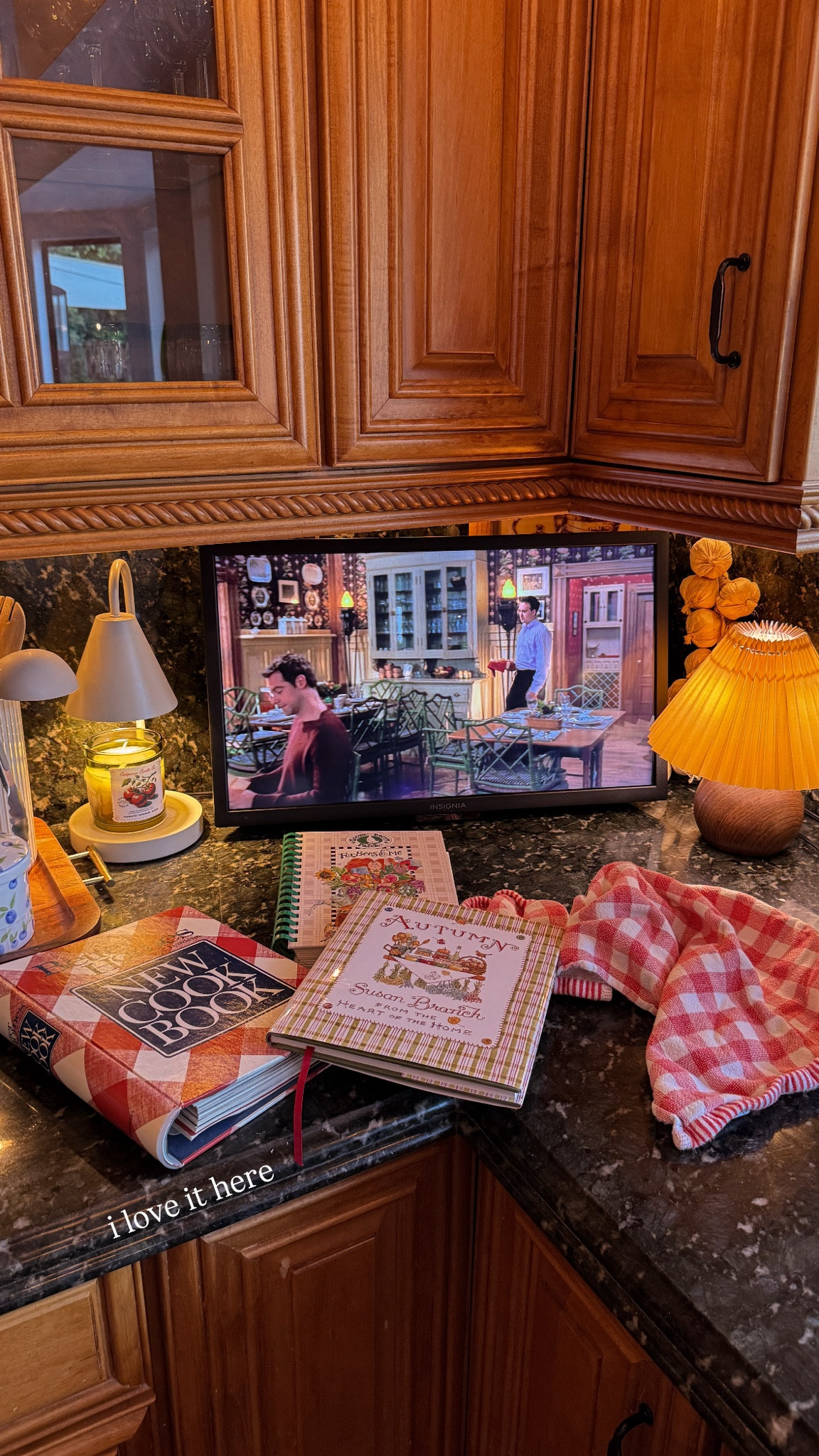 my cozy nostalgic kitchen🤎

#LTKFallSale #LTKHome #LTKSeasonal