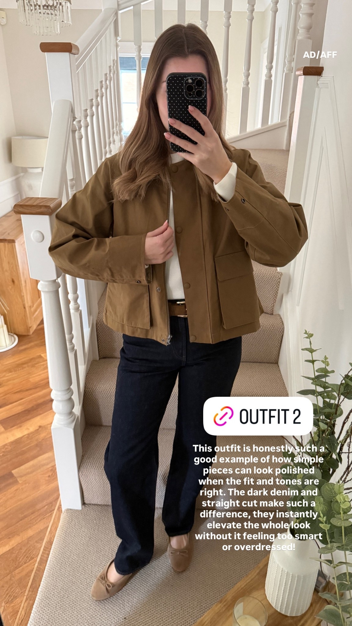 This outfit is honestly
such a
good example of how simple pieces can look polished when the fit and tones are right. The dark denim and straight cut make such a difference, they instantly elevate the whole look without it feeling too smart or overdressed!