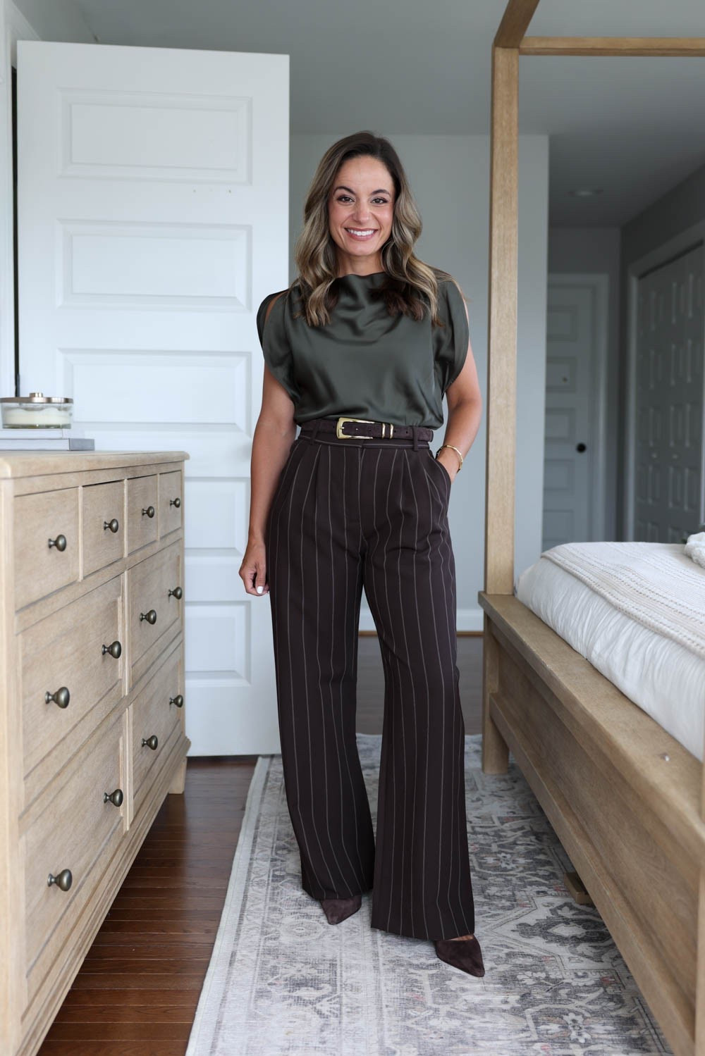 Six color combination ideas with petite-friendly chocolate brown pants. 

Pants (Abercrombie): 24 short / 28.5” inseam / 11.5” rise ( I need a heel with these pants) - these has sadly sold out in the pinstripe option I’m wearing but they are fully stocked in solid brown and black!

Olive top (WHBM): xxs