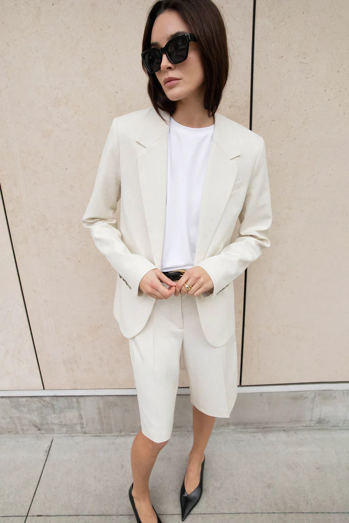 CLASSIC FIT SUITING BLAZER | OAK + FORT