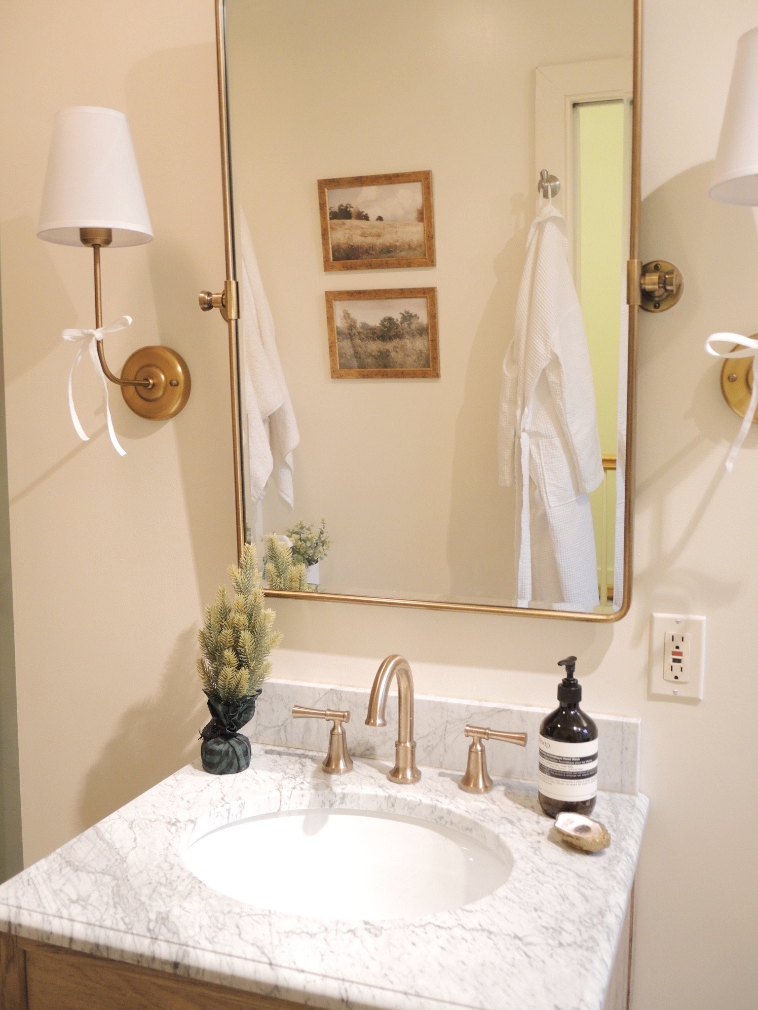 very minimal holiday bathroom decor (simple bows and small holiday greenery)

#LTKhome #LTKHoliday #LTKSeasonal