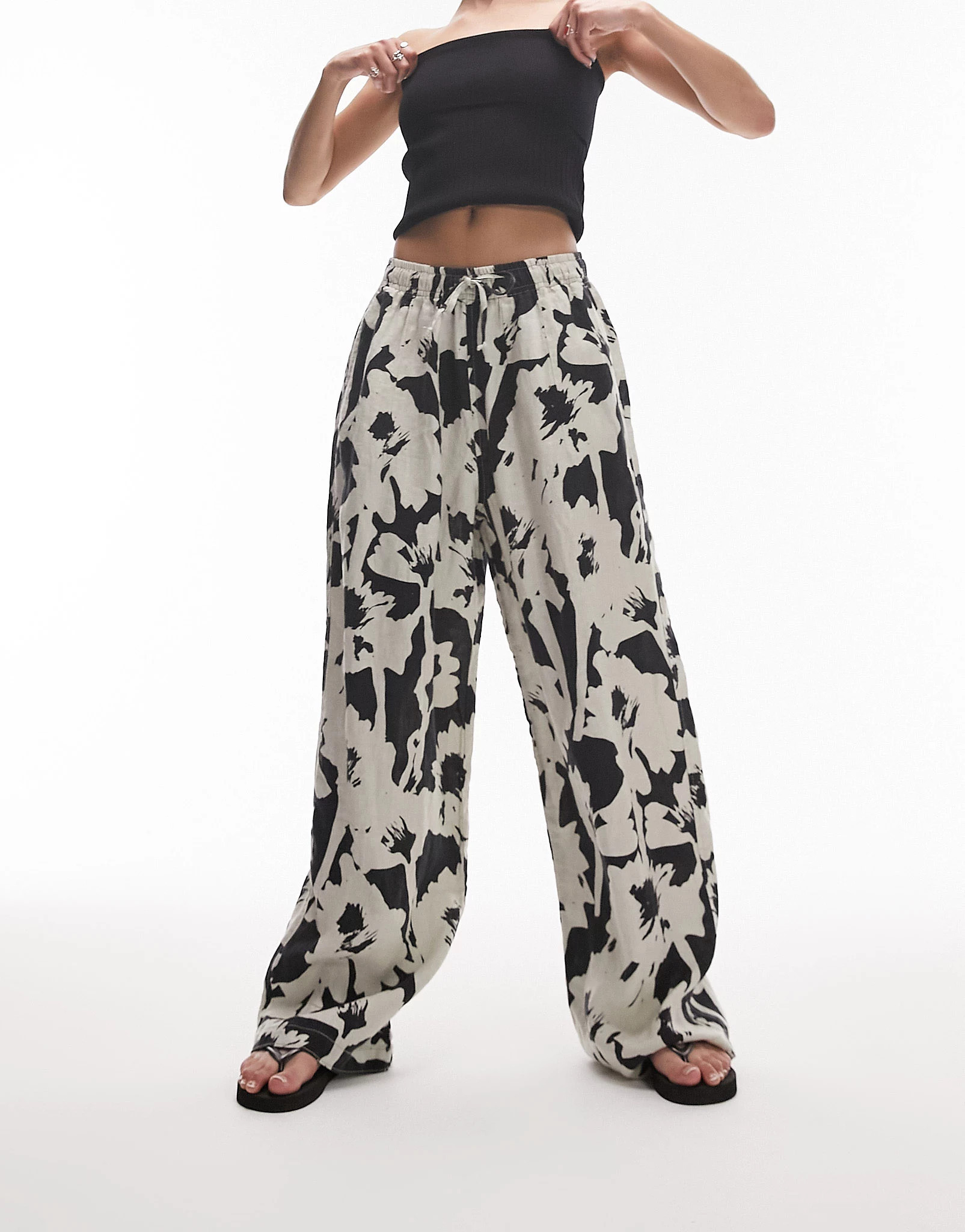 Topshop - Pantalon d'ensemble à fleurs coupe ballon en lin - Noir et blanc | ASOS (Global)