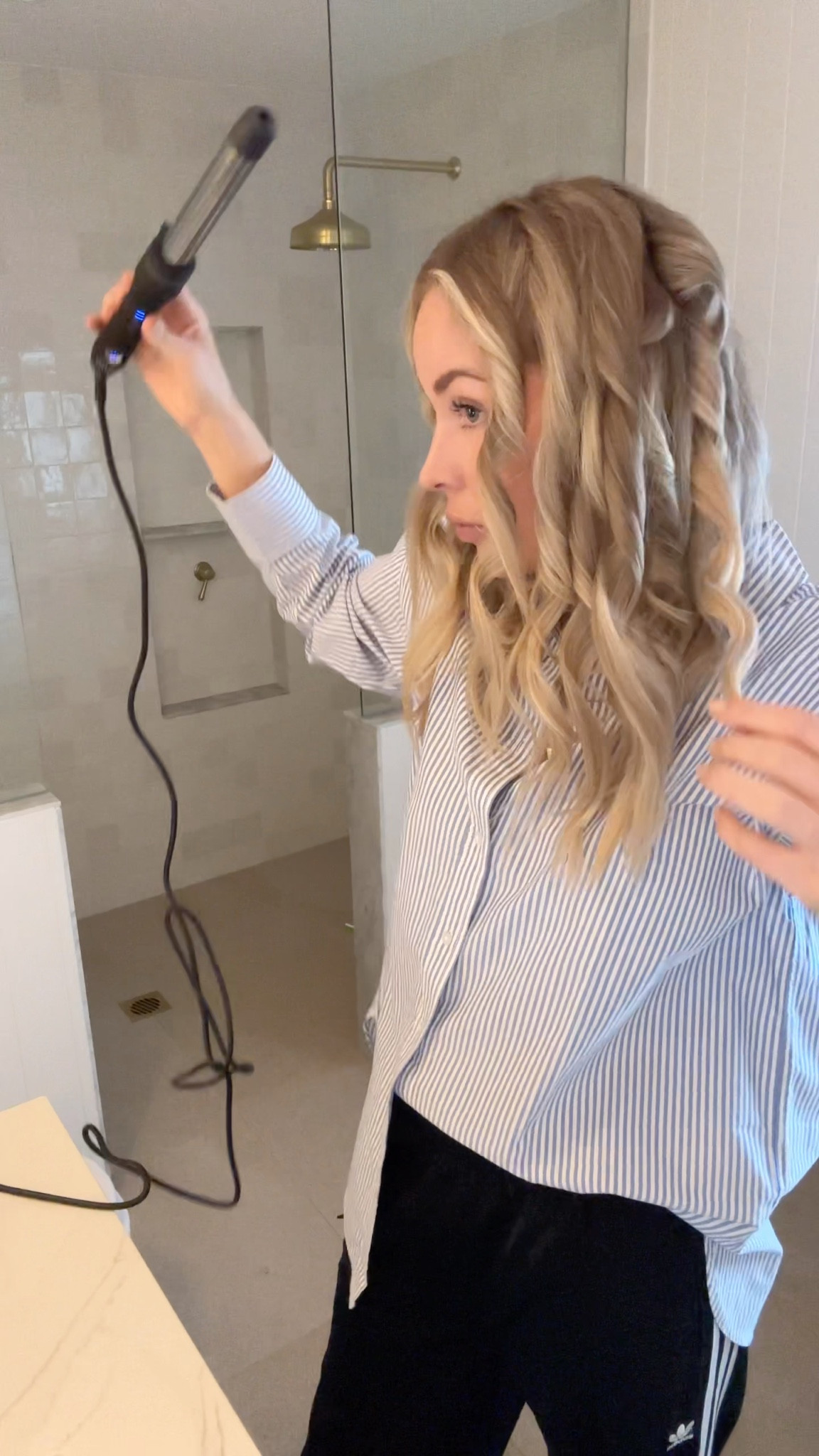 I borrowed my friend’s hair tong last week and honestly didn’t think I’d love it (I’m usually super loyal to my own heat tools)… but I was instantly impressed and added it to cart on the spot!

This one comes with 3 barrel sizes & here  I’ve used the middle one. It’s super affordable, super easy to use and on sale right now too! 

#LTKsale #LTKbeauty #LTKaustralia