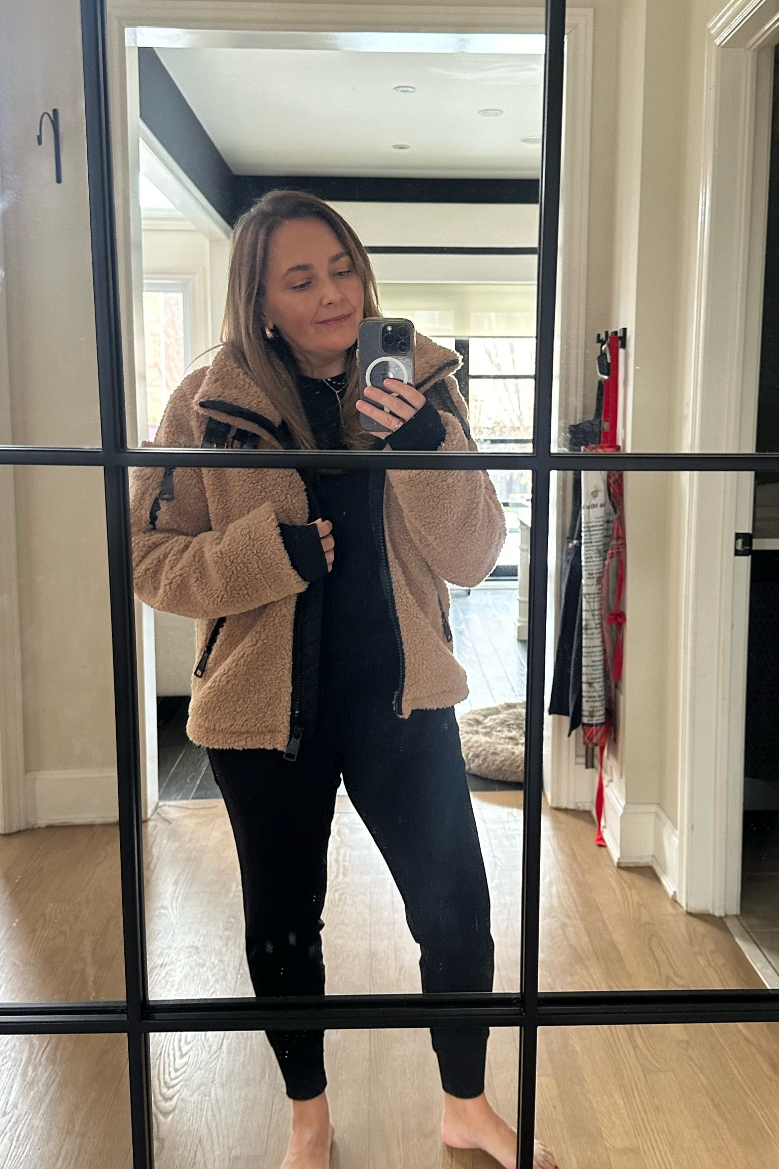 Size M • Sam’s New York Sherpa Coat • in love #buylessbutbetterquality

#LTKspring #LTKcanada #LTKmidsize
