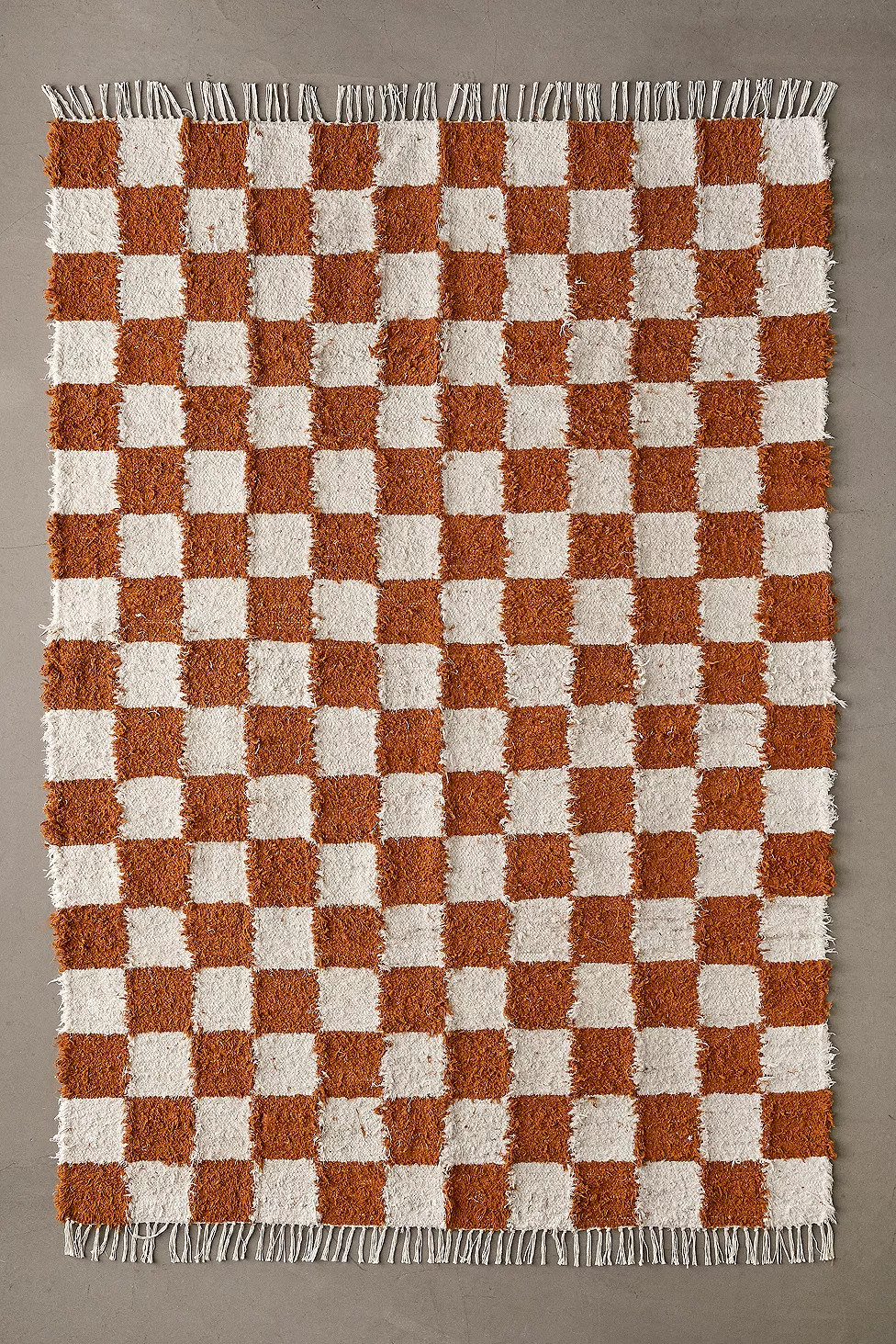 Checkerboard Terracotta 5x7 Rug | Urban Outfitters (EU)