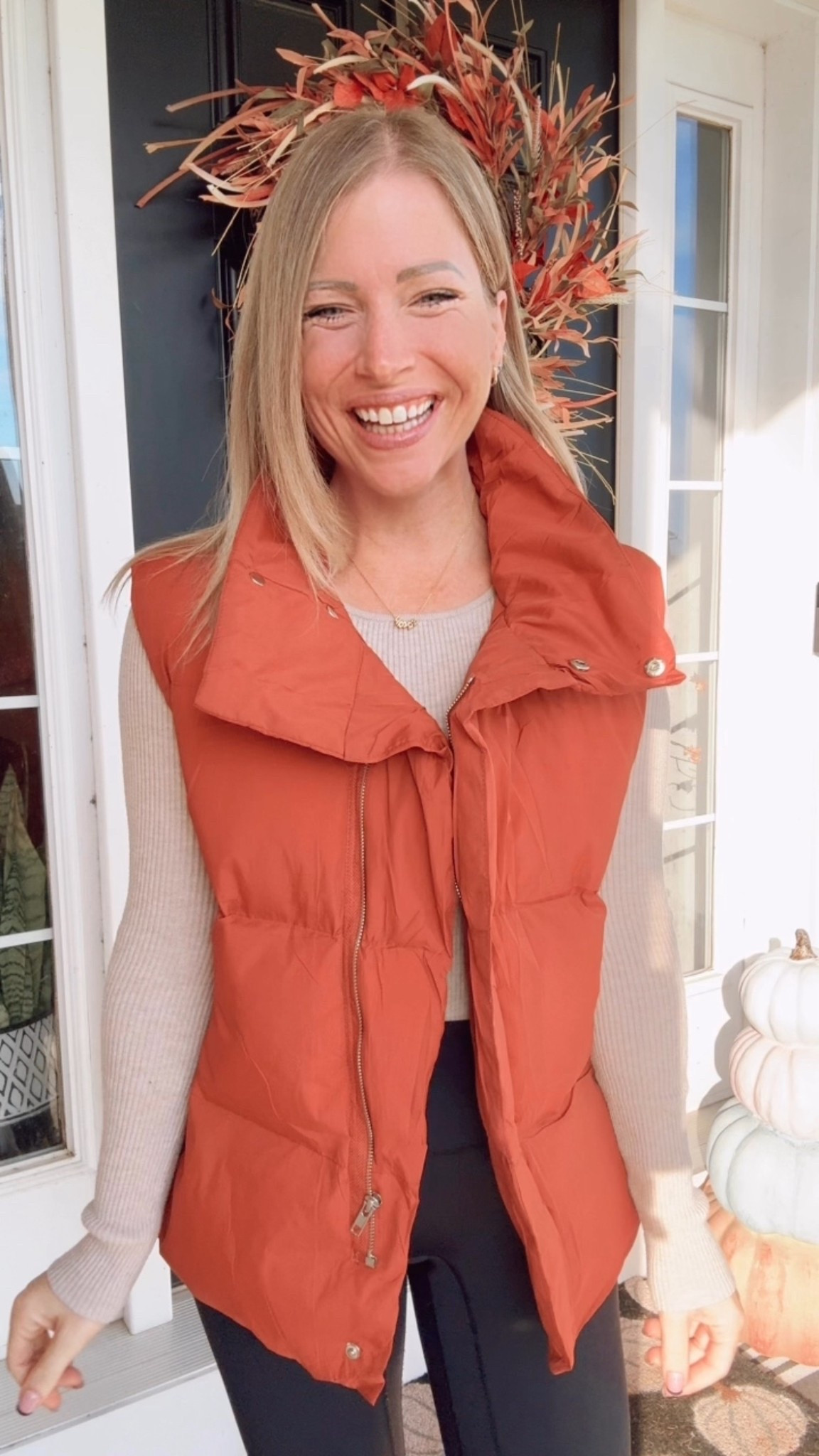 The perfect puffer vest 🙌😍 comes in all the colors too! I love the fit!!! Wearing my true size small 