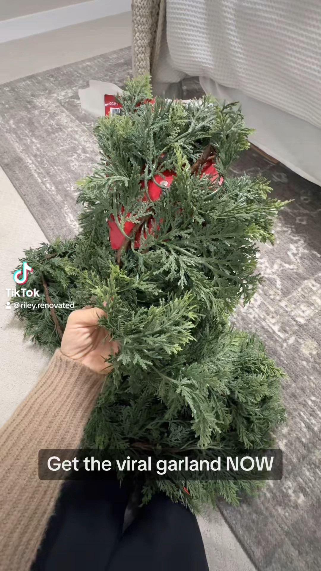 This is the viral Hobby Lobby garland-can’t be linked here, BUT check out this almost identical DUPE 👀🤌🏼✨

#LTKHoliday #LTKSeasonal #LTKHome