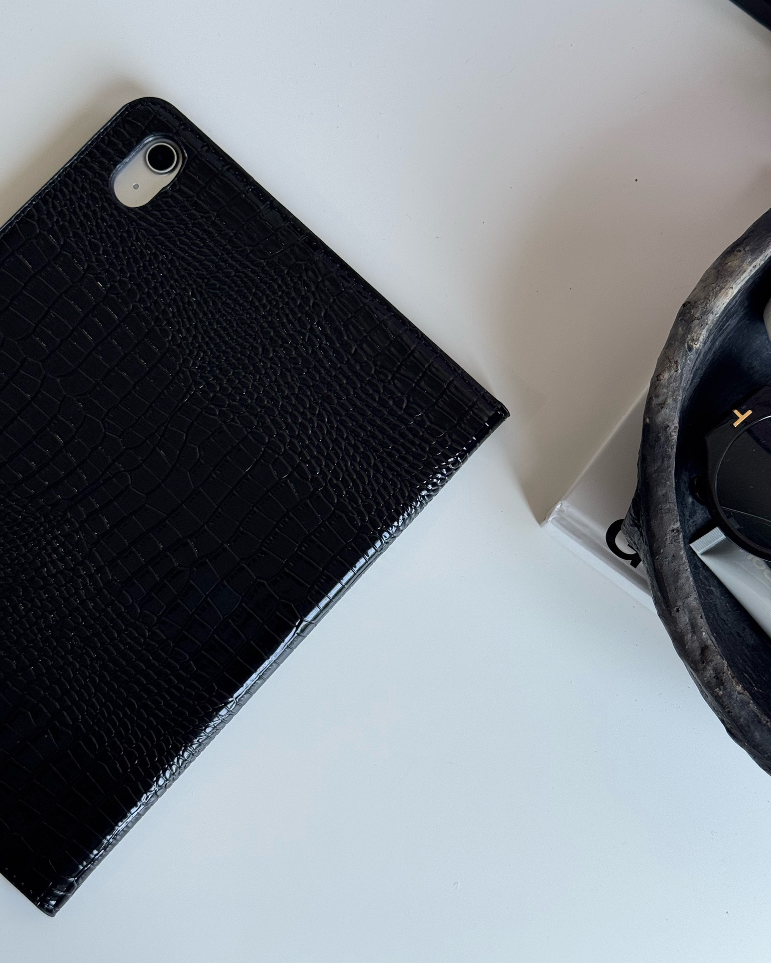 crocodile leather ipad case 🐊

ipad case. chic ipad case. crocodile leather case. aesthetic ipad case. apple tech