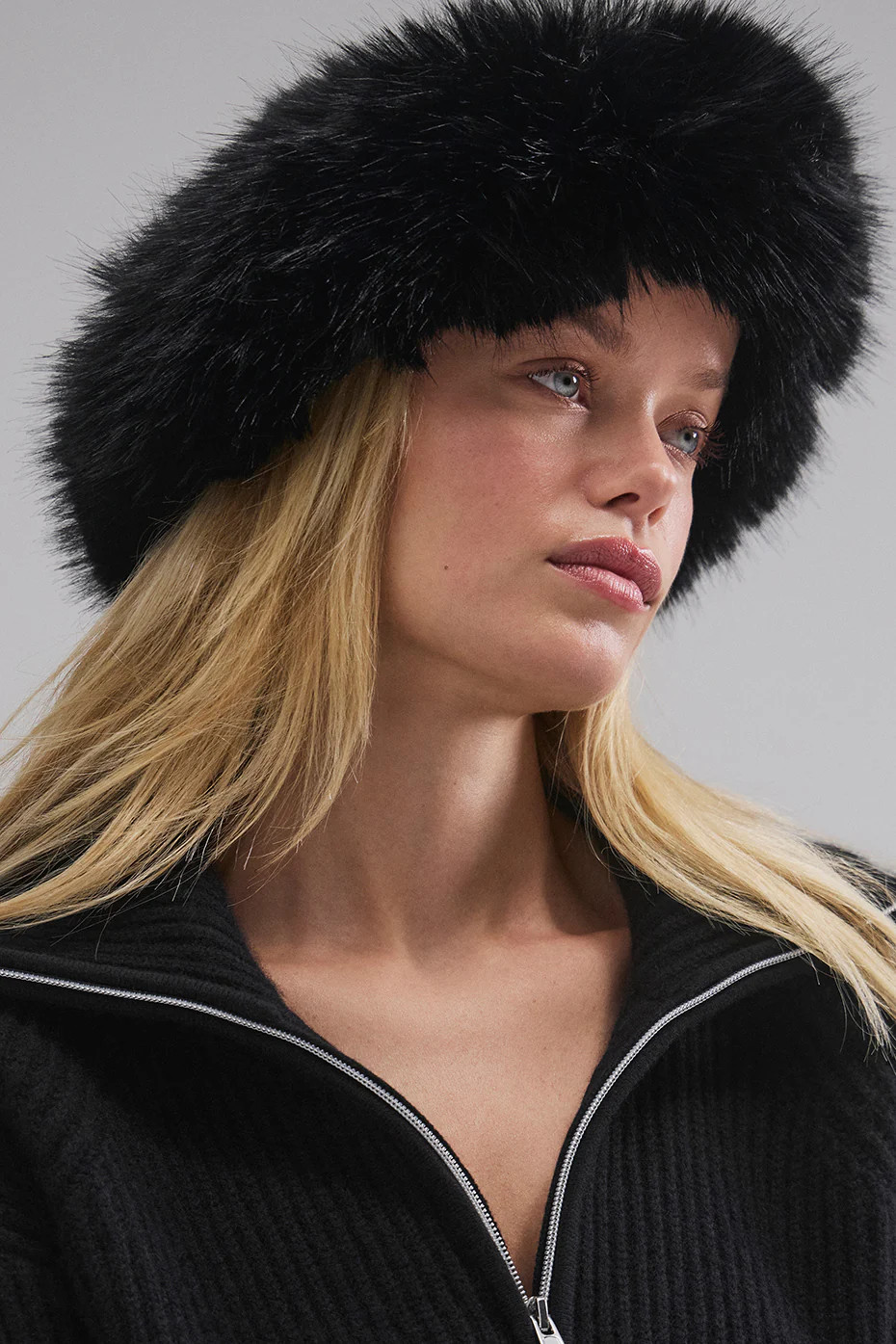 Alo YogaÂ® | Courchevel Cashmere Faux Fur Beanie Hat in Black | Alo Yoga (US)