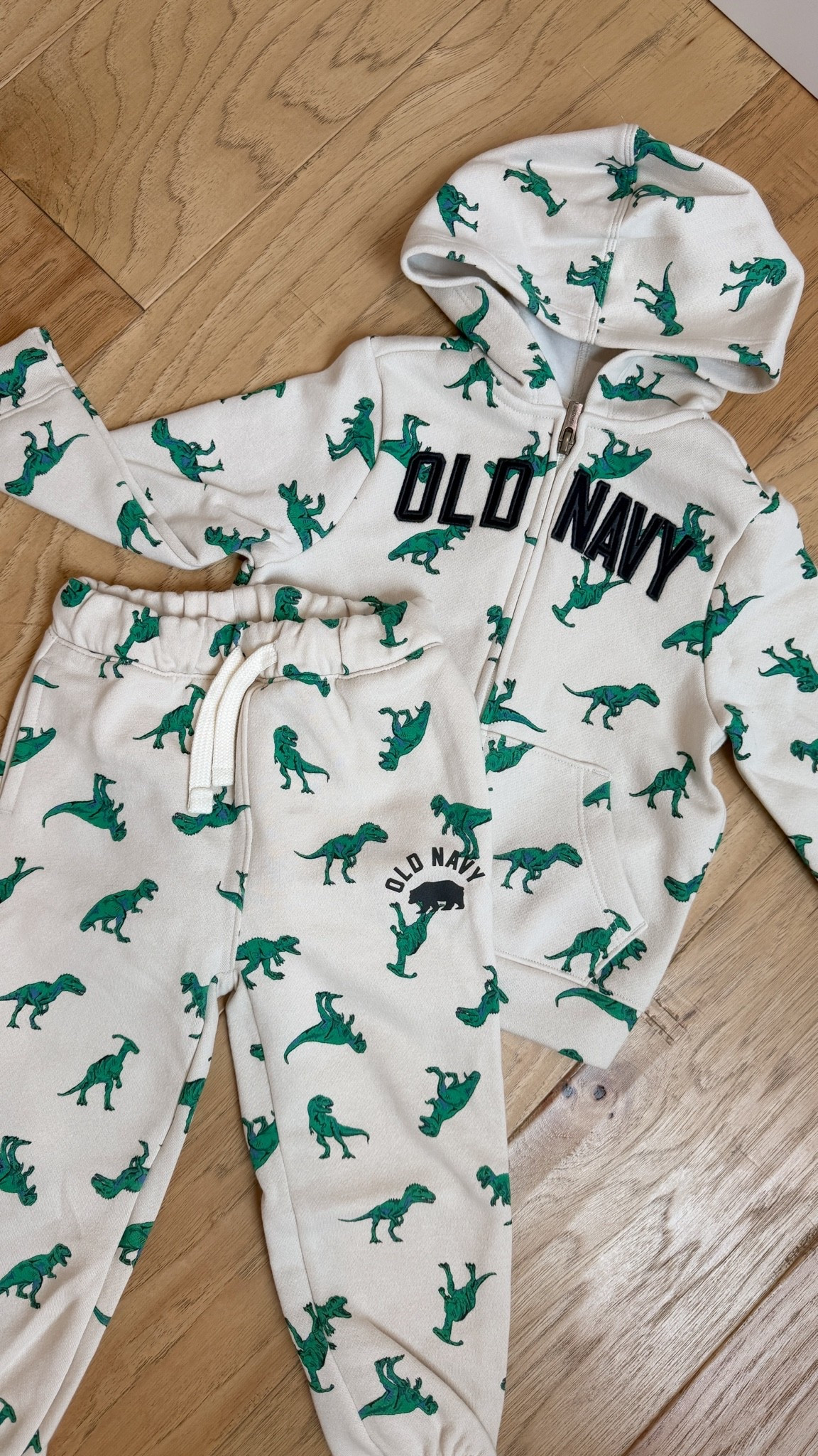 Entire set OVER 30% off today!! The CUTEST back to school find 🦖✨

#LTKgrwm #LTKmomlife #LTKKids