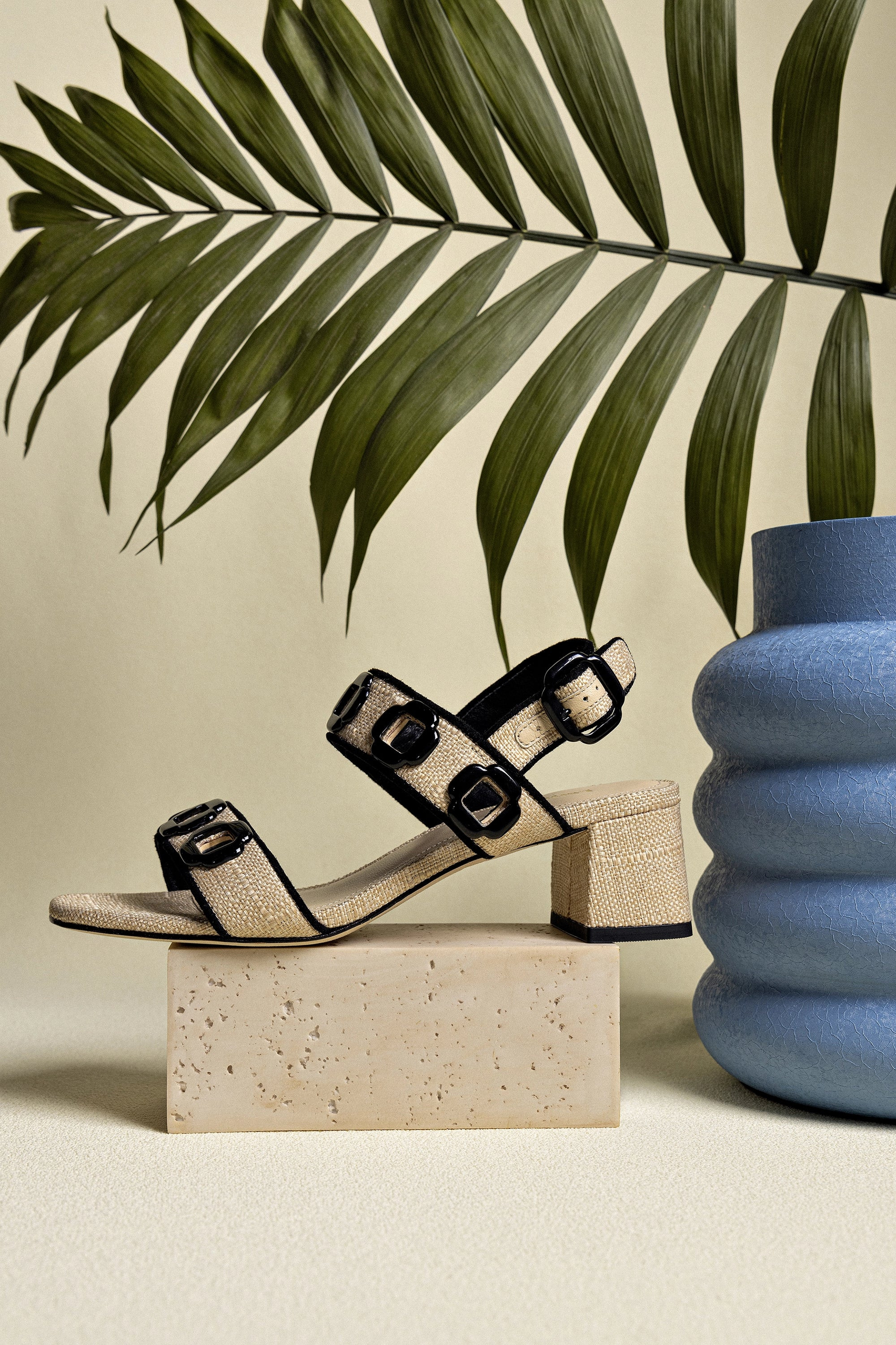 Milan Sandal In Beige Raffia and Black Trimming | Larroude