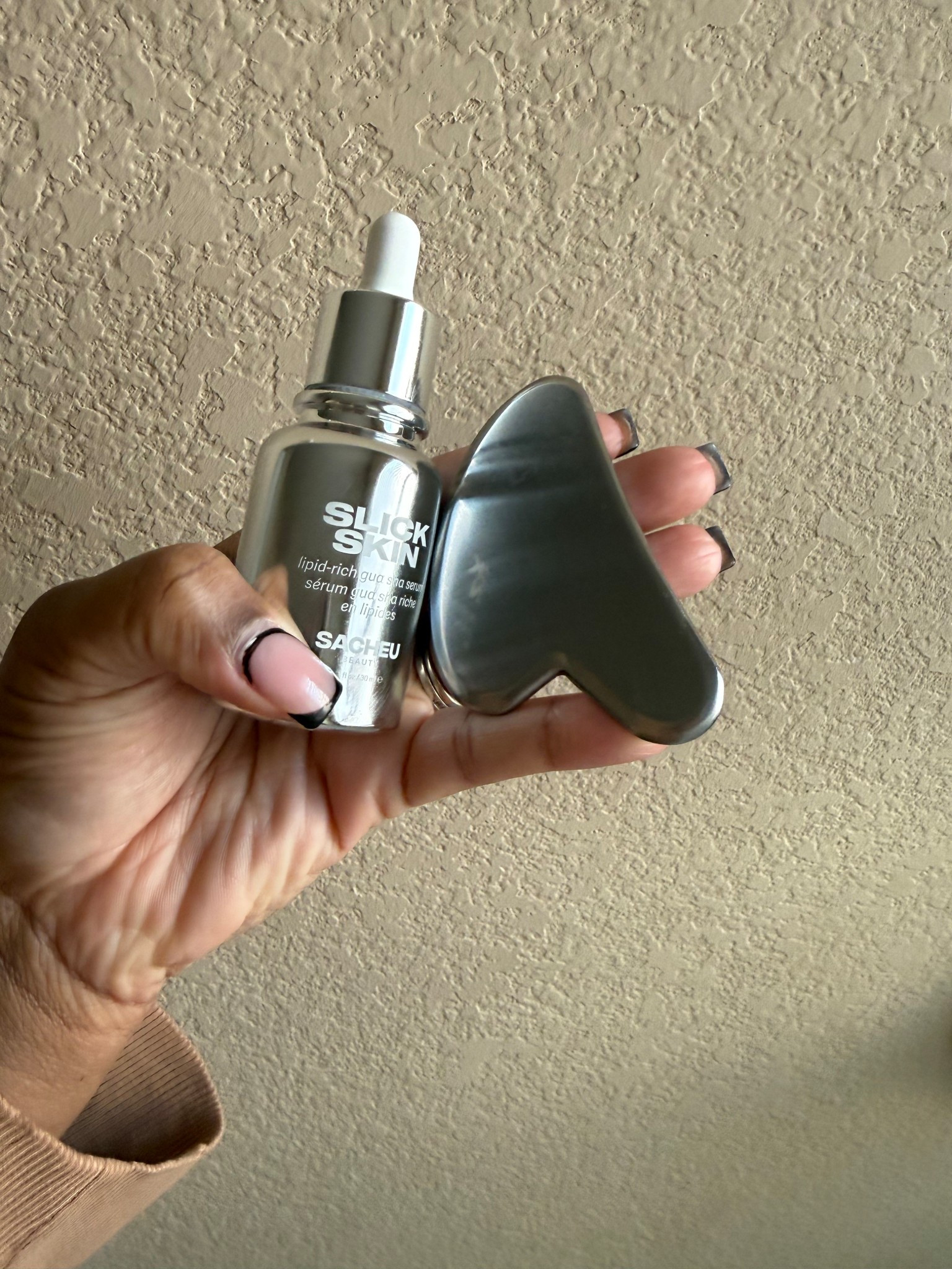 Current gua sha tool and serum 

#LTKFindsUnder50 #LTKBeauty #LTKmorningroutine