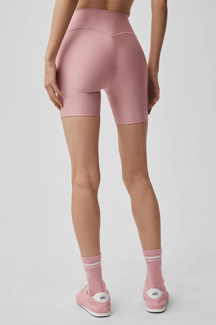 Model is 5'9.5” wearing SModel is 5'9.5” wearing SWearing Size SmallModel is 5'9.5”, with a... | Alo Yoga (US)