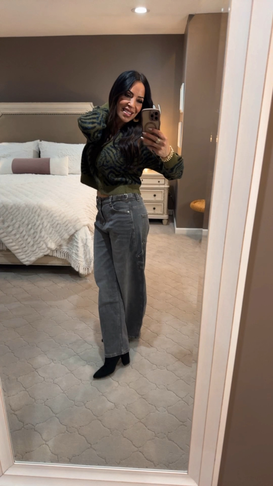 ✨ Free People vibes for less than half the price! ✨
Obsessed with this cozy, chic look that gives major high-end boutique energy, but everything is a total steal from Walmart! This outfit is serving up the perfect blend of trendy and comfortable—from the fuzzy tiger-print cardigan to the cool, wide-leg 'barrel-style' jeans.
You don't need to break the bank to get that effortlessly stylish aesthetic!
🛍️ 

#WalmartFashion #FreePeopleVibes #LookForLess #AffordableFashion #BudgetStyle #WalmartFinds #CozyChic #WideLegJeans #FuzzySweater #CardiganSweater #BohoStyle #OOTD #StyleInspo #FashionReel #DupeAlert #ShoppingHaul #MustHave #DenimStyle #AnimalPrint #TigerPrint #InstaReels #WhatImWearing #CasualStyle


#LTKFindsUnder50 #LTKootd #LTKOver40