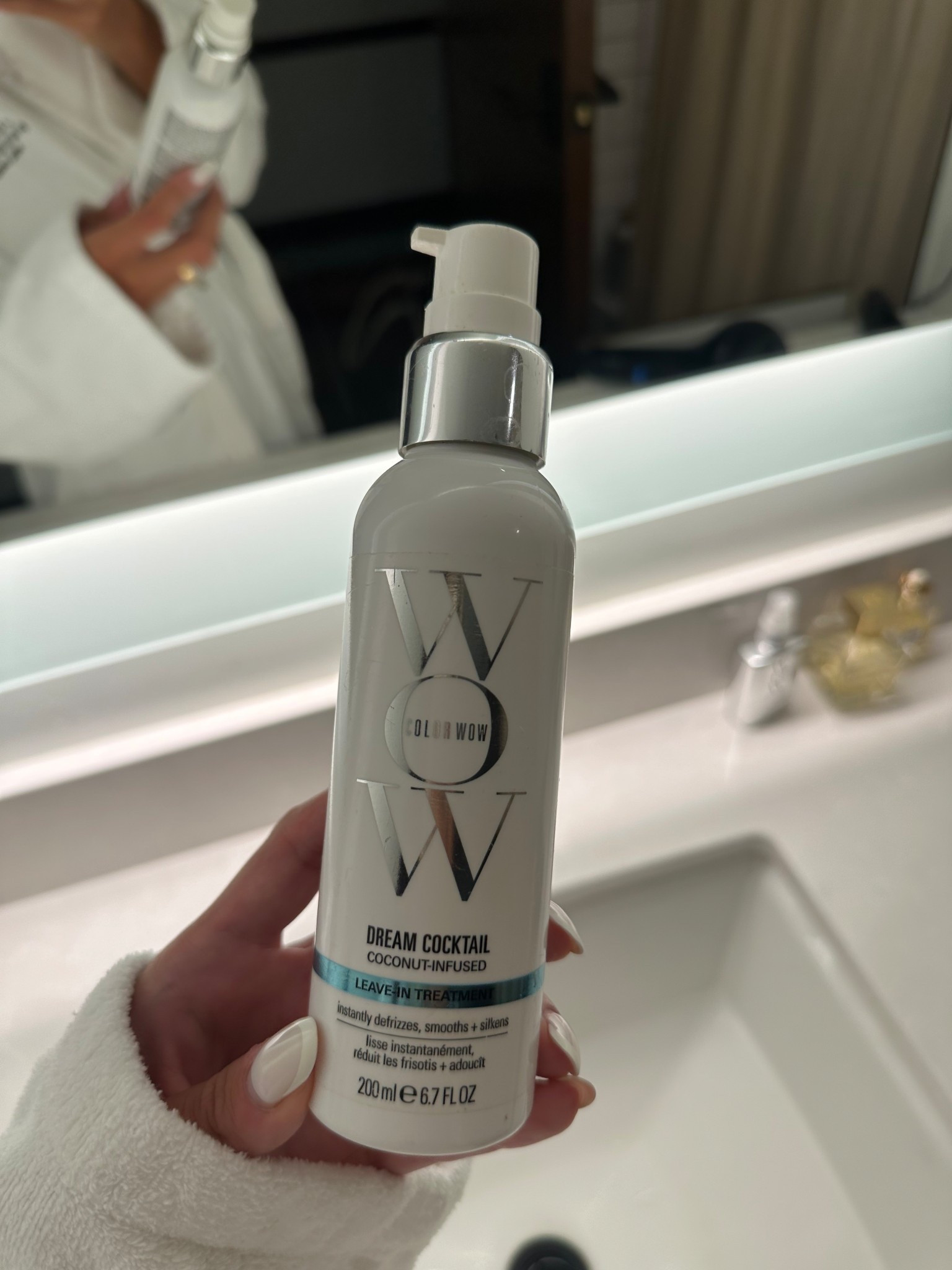 Love this leave in treatment for after shower, tames and silkens hair ✨ 