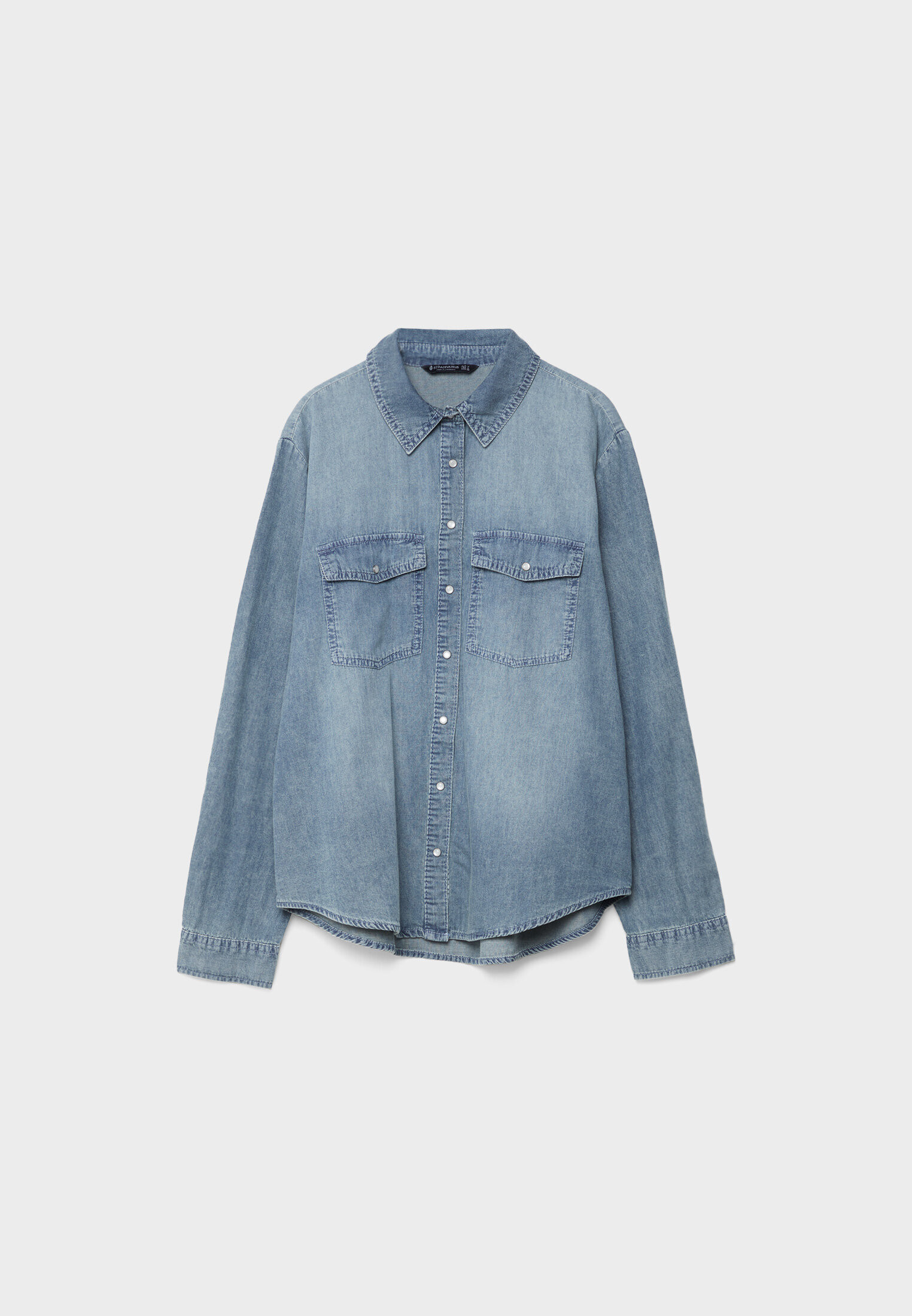 Chemise en jean regular fit - DENIM HUB femme | Stradivarius France | Stradivarius (FR)