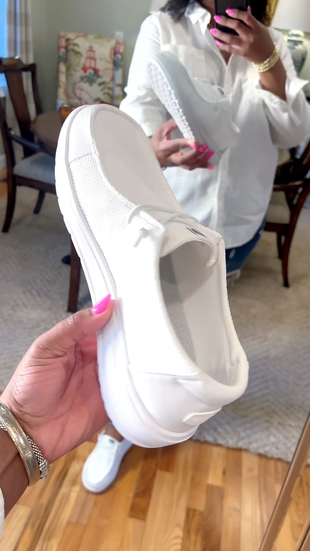 Heydude Wendy Work shoes were made for standing and walking all day! Perfect shoes for teachers and healthcare professionals! #workshoes #nurses #teachers #heydudeshoes #heydude 