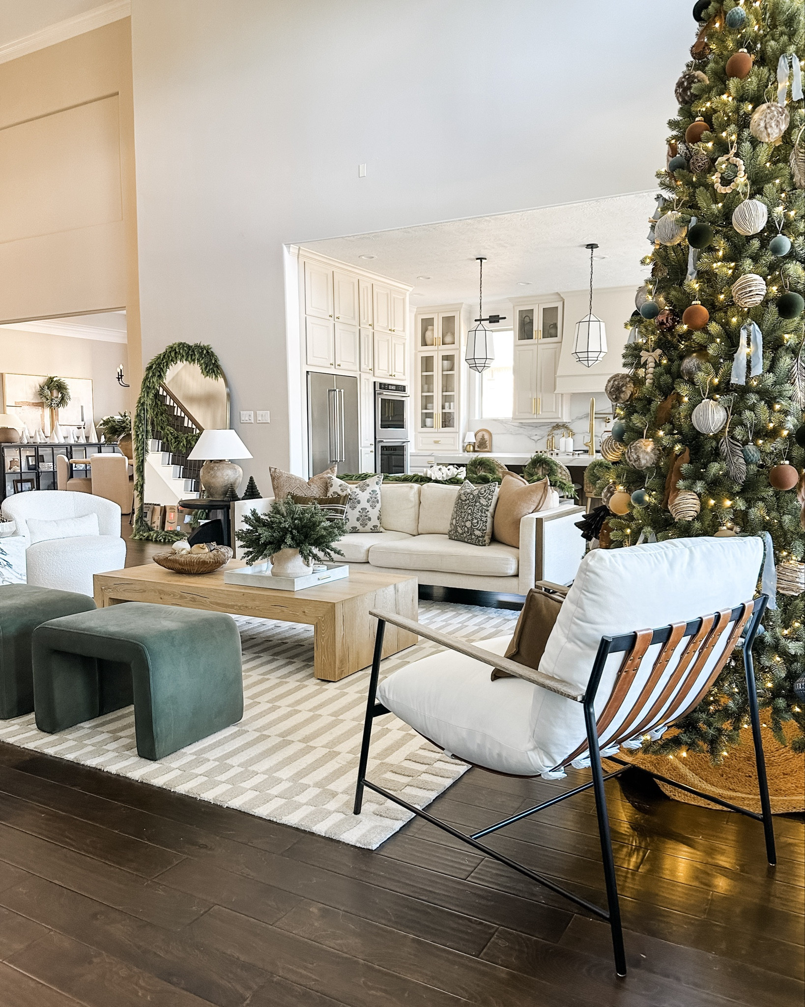 Neutral Holiday Living Room

Neutral home  holiday home  neutral holiday  home decor  holiday decor  neutral decor  Christmas decor  Christmas tree  table decor  living room inspo  home inspo  coffee table decorr

#LTKSeasonal #LTKHoliday #LTKHome