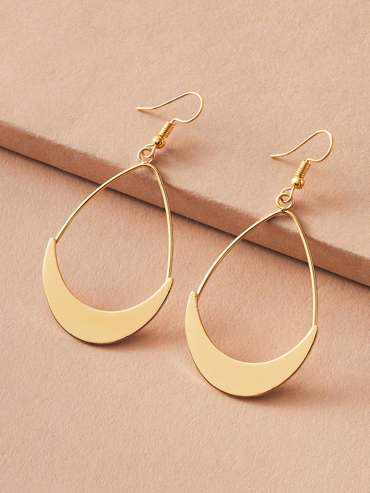 1pair Moon Hoop Earrings
       
              
              $1.71  
        $1.80
            
... | SHEIN
