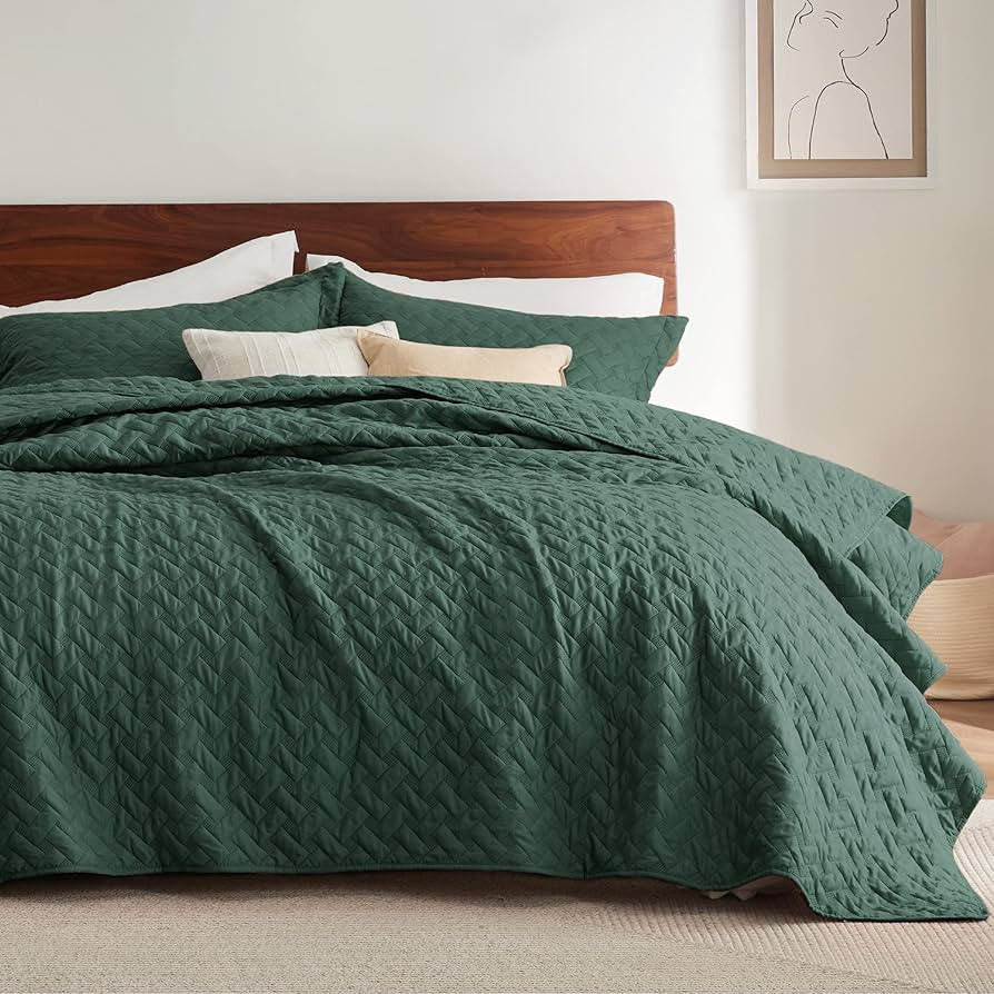 Bedsure Queen Quilt Bedding Set - Lightweight Summer Quilt Full/Queen - Dark Green Bedspread Quee... | Amazon (US)