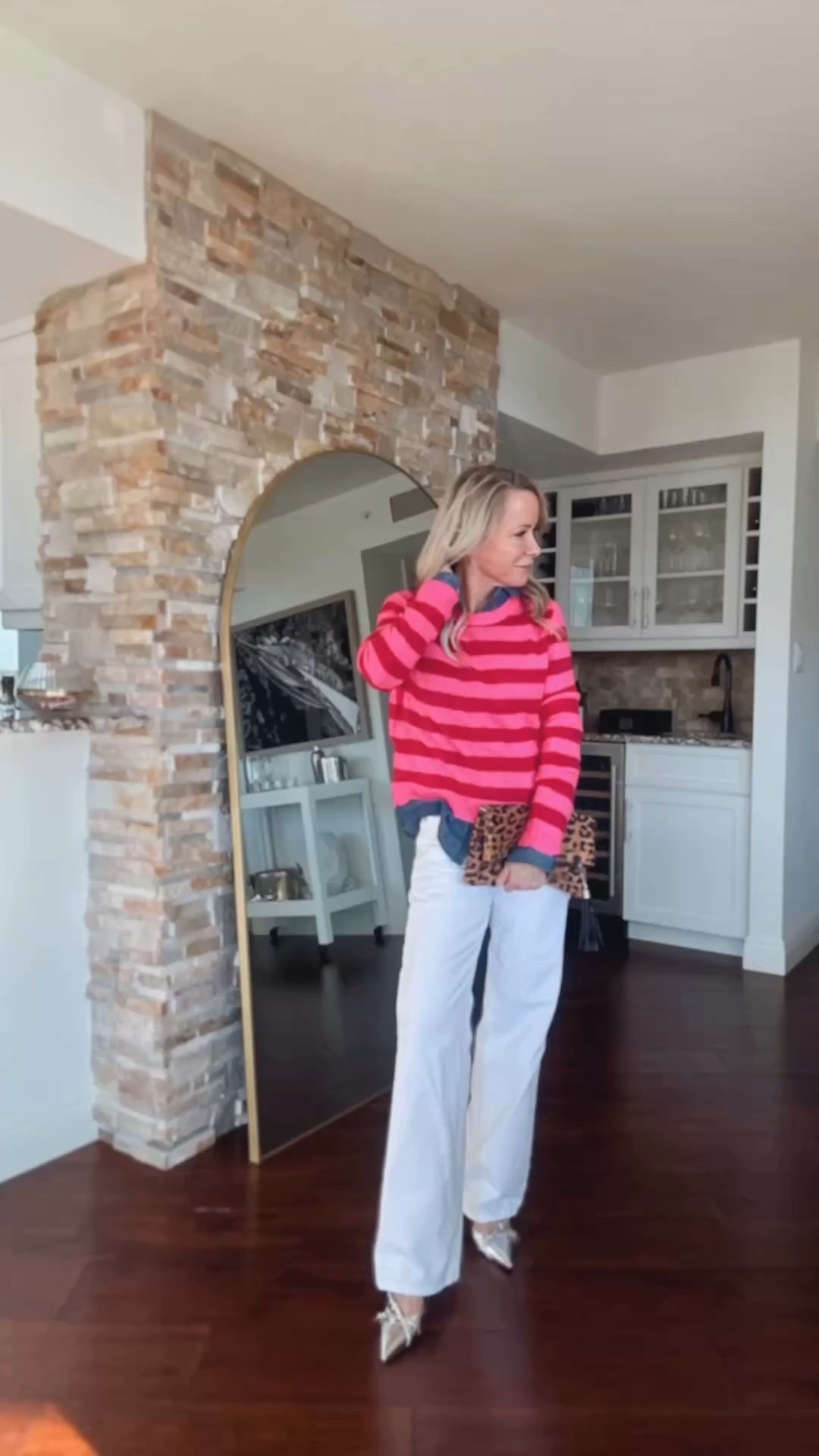Weekend chic done right — bold stripes, crisp white trousers, and a touch of leopard for fun. I love how this look blends comfort and confidence — perfect for brunch, travel, or errands in style. 🤍
✨ Shop the look below
#TSCityChic #LTKStyle #MidlifeFashion #Over40Style #FallOutfitInspo #ChicCasual #AmazonFinds #QuietLuxury

#LTKOver40 #LTKHoliday #LTKParties