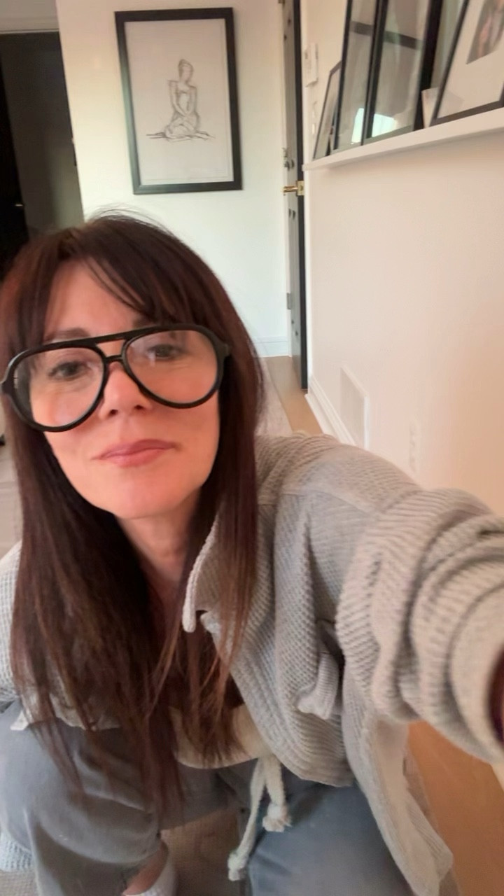 3 aviator reading glasses  with blue light for $20!! 


#LTKFindsUnder50 #LTKOver40 #LTKStyleTip