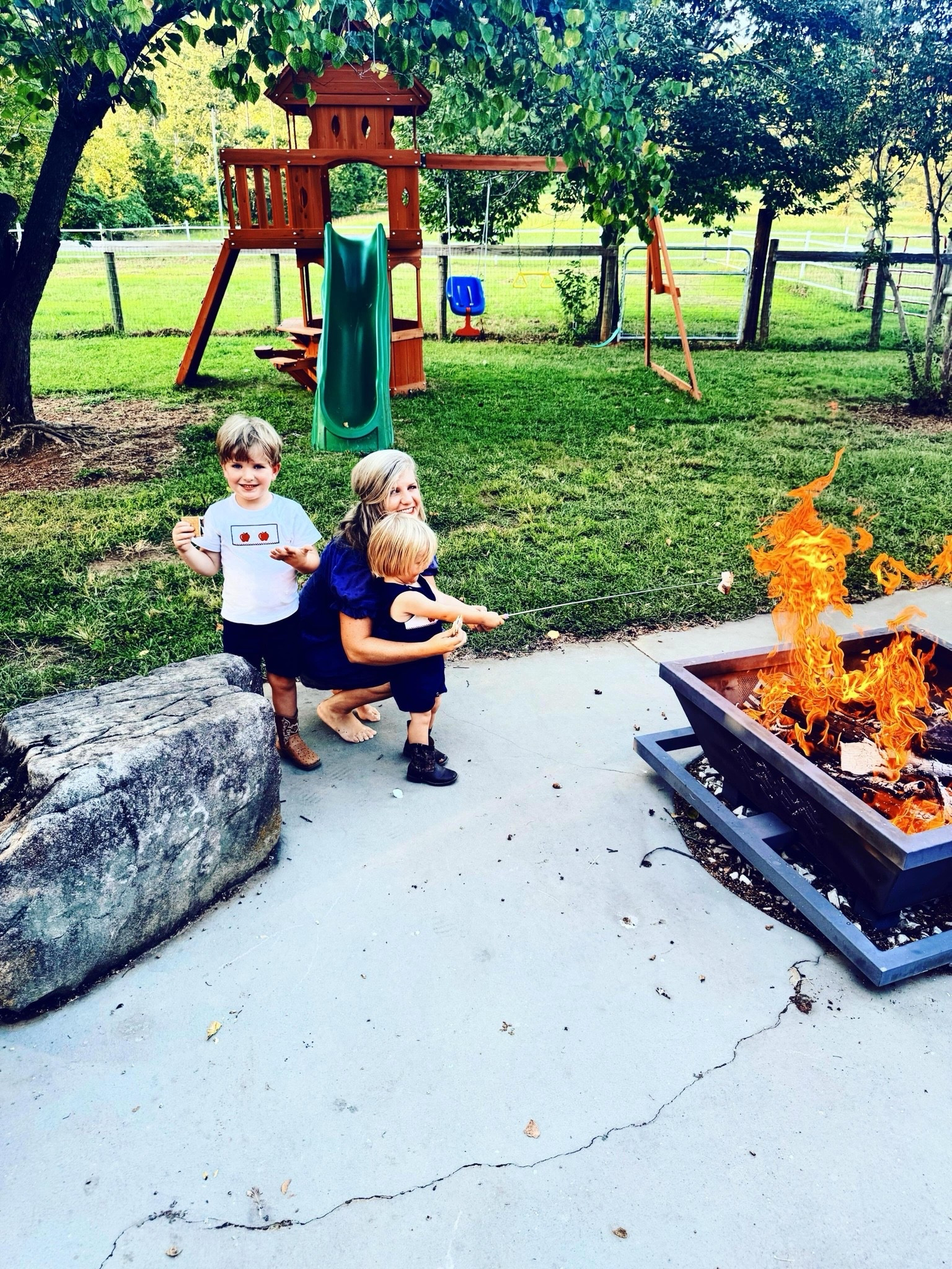 What a sweet september 🍎 week - full of a backyard bonfire 🔥 and s’mores 🍫, front porch rocking chairs 🪑, baseball ⚾️ practice 🧢, library 📚 play dates 🫶🏽, beautiful morning walks 🐴🎣 - it’s been 🎞️ leading up to now Labor Day Weekend!! 🇺🇸 And now we made it down to the beach house 🌊 lateeee 🌙 last night and we couldn’t be more excited!! 🏖️😍 Cheers to LDW and the “last hoorah 🎉 of summer 🌞,” y’all!! Soaking it all up!! ☀️❤️🤍💙 #thisweek #cameraroll #hellolabordayweekend