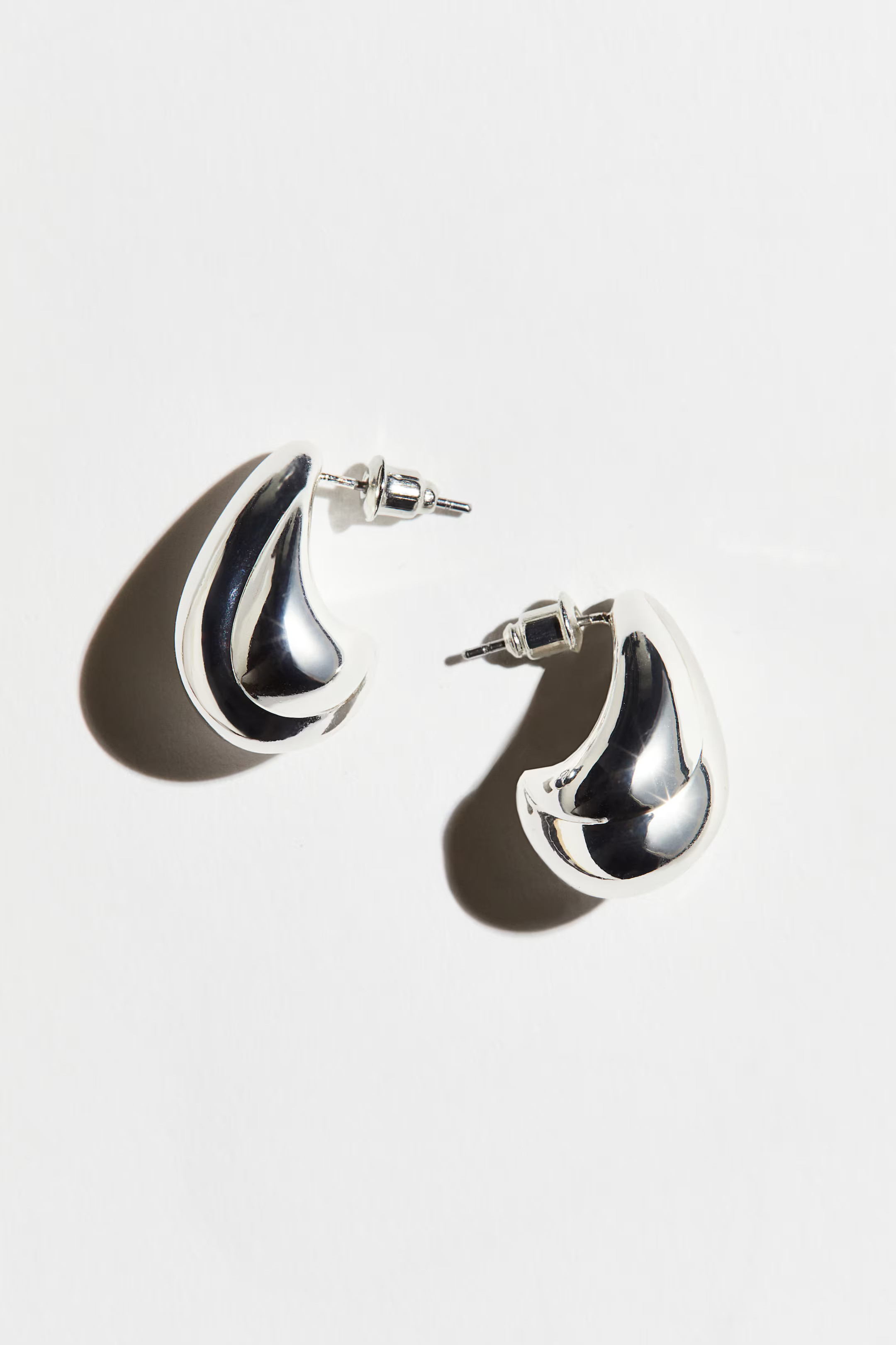 Dome earrings | H&M (UK, MY, IN, SG, PH, TW, HK)