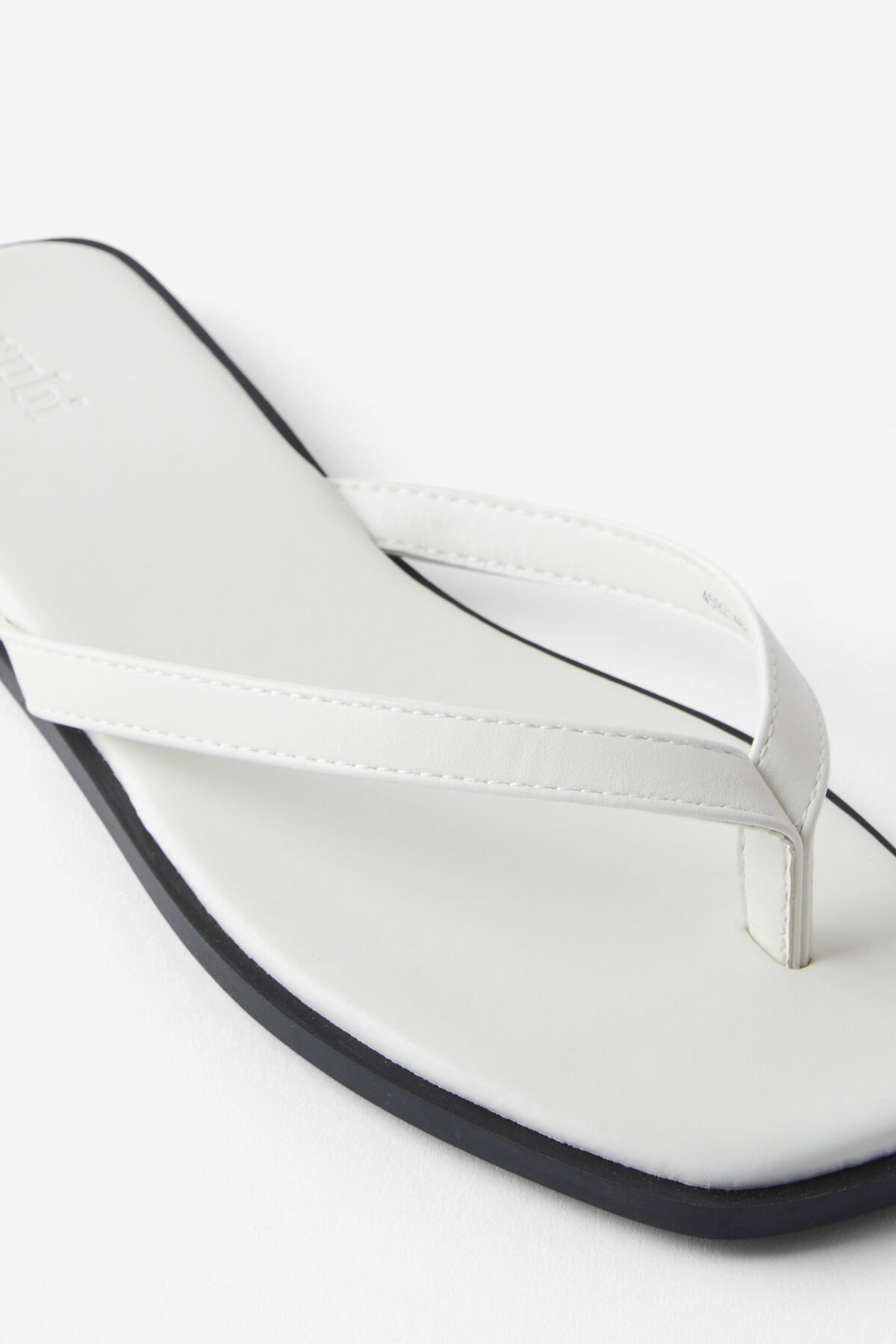 Byron Slide | Cotton On (ANZ)