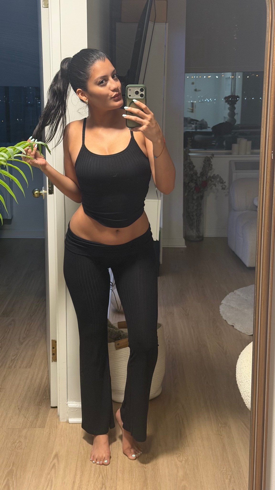Getting ready to bake a cafe in my comfy @victoriassecret Sosoft set

#LTKdayinmylife