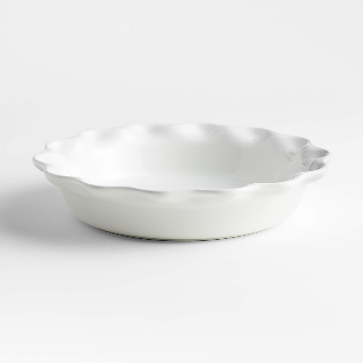 Le Creuset Heritage 9" White Ceramic Pie Dish + Reviews | Crate & Barrel | Crate & Barrel