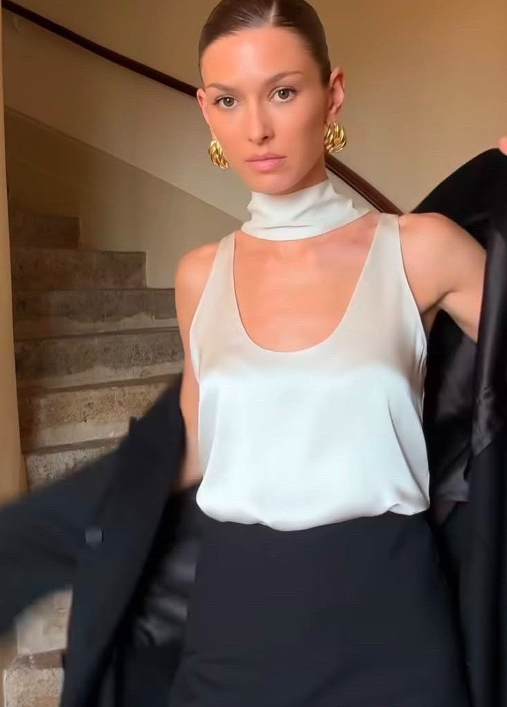 White  Silk shirt 
Black skirt 
Black blazer 

#LTKWorkwear #LTKPetite #LTKBeauty