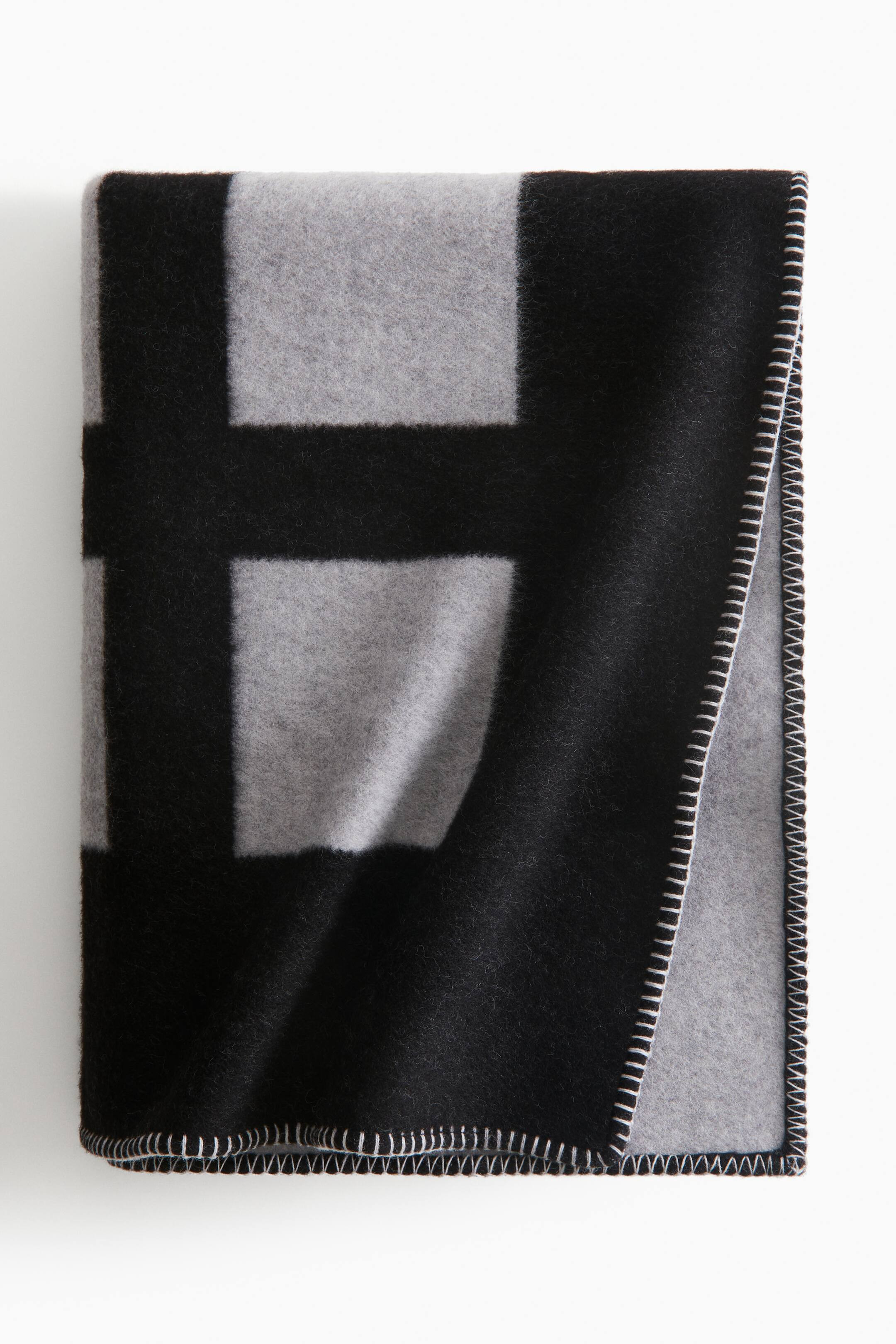 Wool-blend blanket | H&M (UK, MY, IN, SG, PH, TW, HK)
