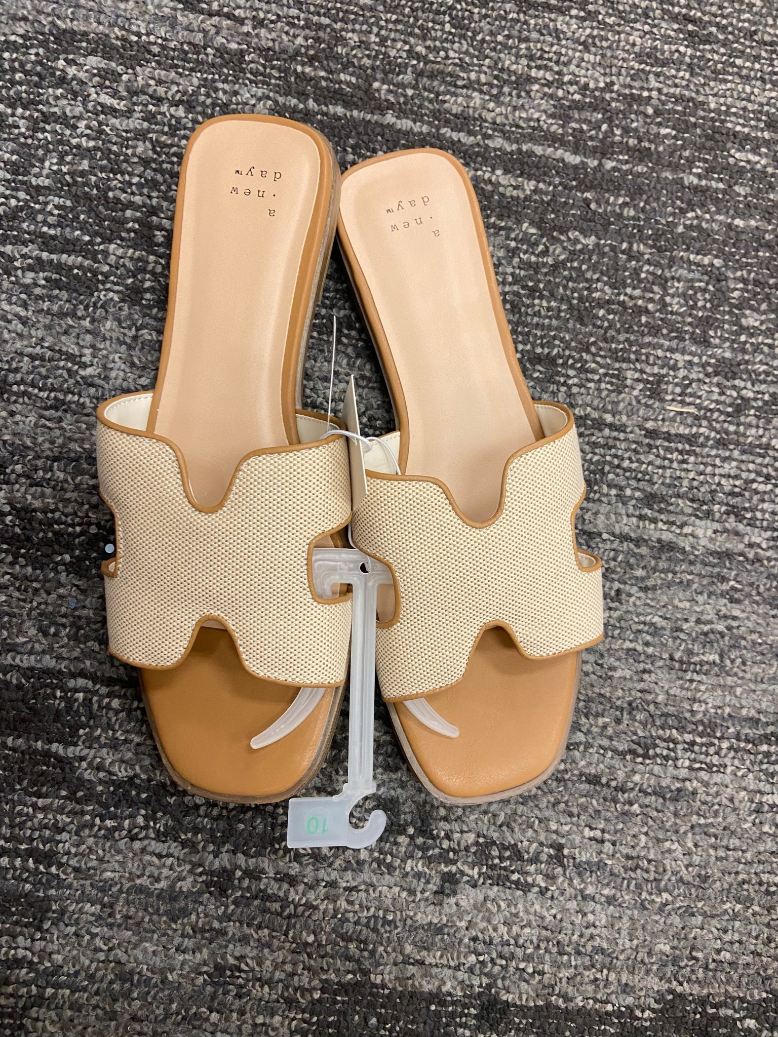 Sandals - $25; perfect for Easter, shower, or warm-weather wedding ! 


 #sandals #resortwear #springbreak #easter #slidesandals #slides #under25 #target #budgetfriendly 


#LTKSeasonal #LTKStyleTip #LTKShoeCrush #LTKU #LTKFindsUnder50 #LTKOver40