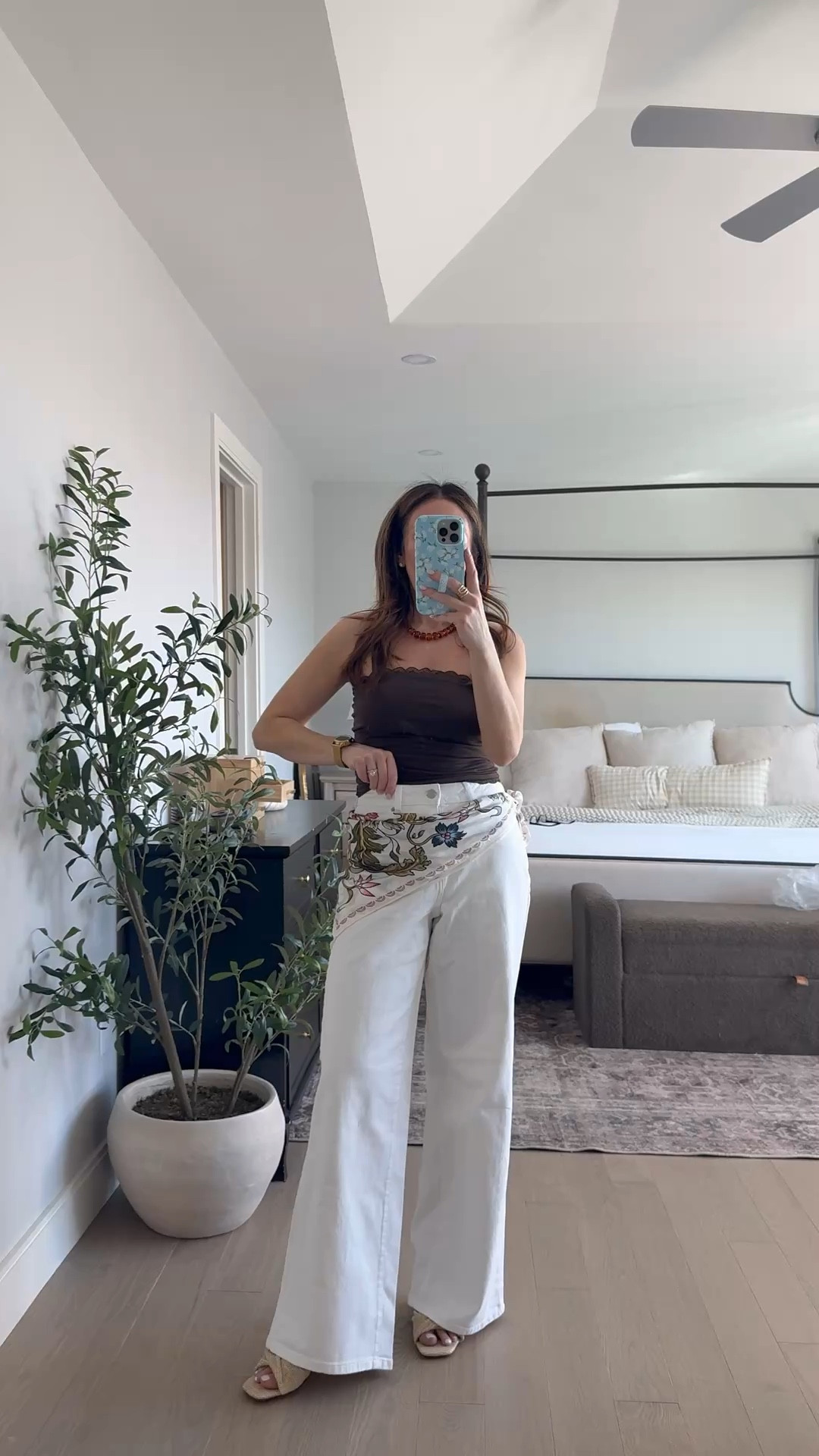 I can’t get over the Walmart jeans. They are $28😍 remind be of a pair I tried for $250. Walmart fashion


#LTKPetite #LTKootd #LTKSeasonal