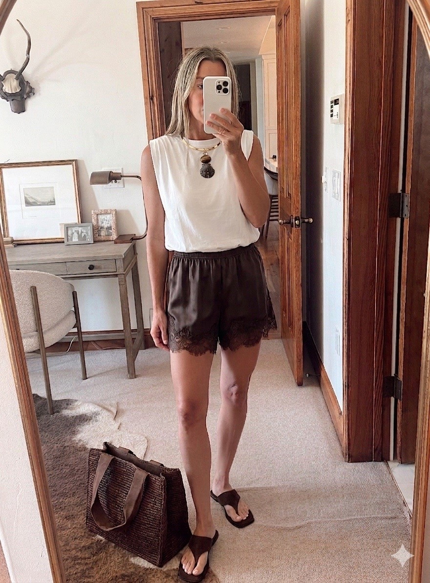 I want these silk shorts in all the colors! 
Summer outfit