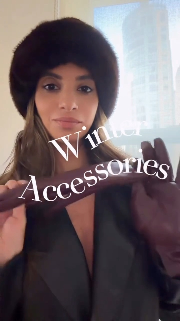 It'ss timeeeee❄️

#winteraccessories #furaccessories #leathergloves #furhat #furbag #chicwinterstyle #winterstyling #winteroutfitinspo