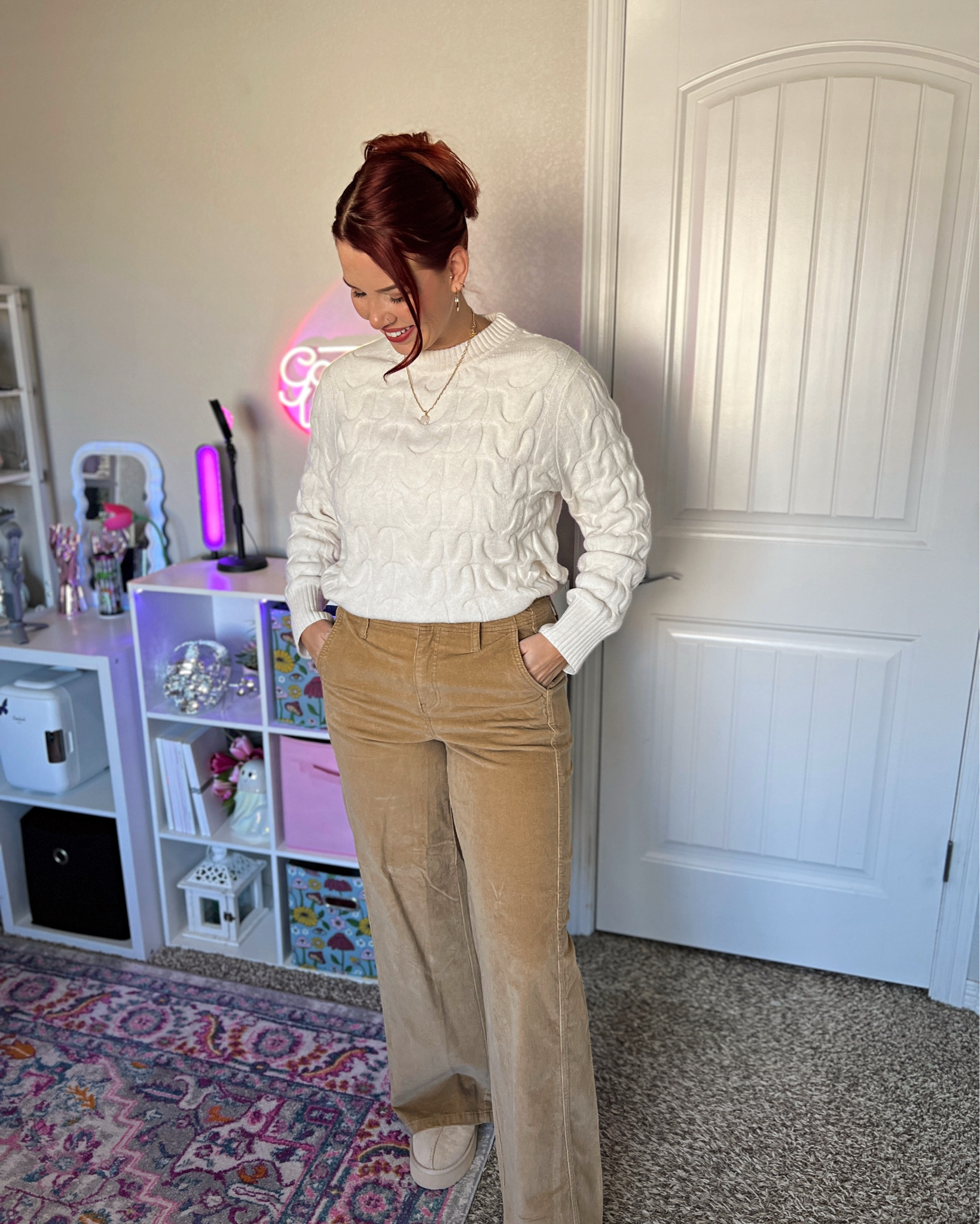 Feels like fall 🥹🍂
I am wearing a medium sweater, and a large in the pants!
I am 5’6” and 168 lbs