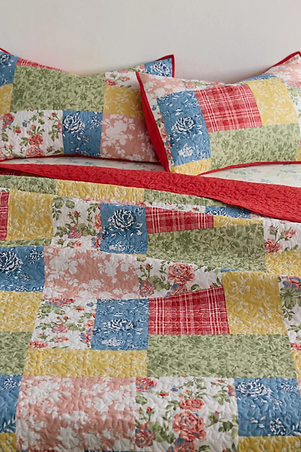 Farmhouse Florals Patterned Reversible 3-Piece Quilt Set | Urban Outfitters (US and RoW)