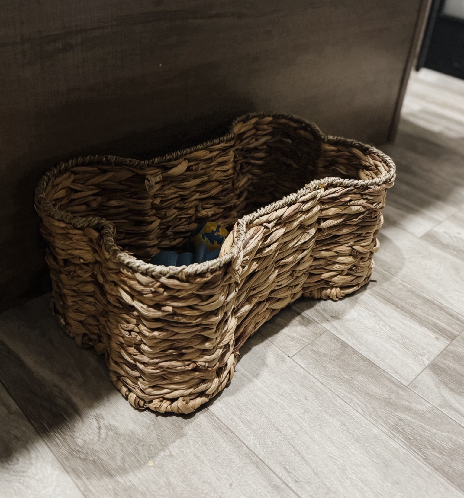 Neatly Pet water hyacinth bone basket. 🐾🦴 Pottery barn dupe on sale! #kohls #homedecor #dogtoys #dogbasket

#LTKhome #LTKGiftGuide #LTKsalealert