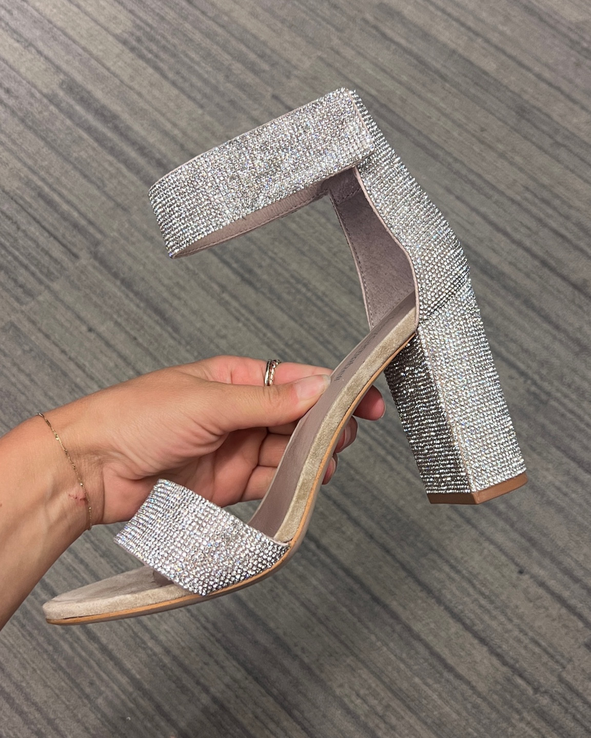 Sparkle shoe on sale Nordstrom rack! Fits tts



#LTKFind #LTKsalealert #LTKshoecrush