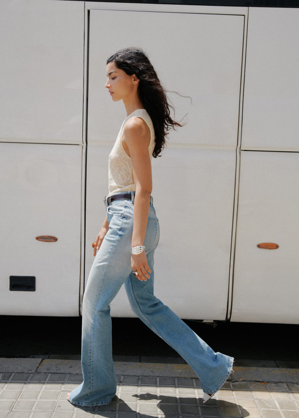 Mid-rise flared jeans medium blue - Woman - 8 - MANGO | MANGO (UK)
