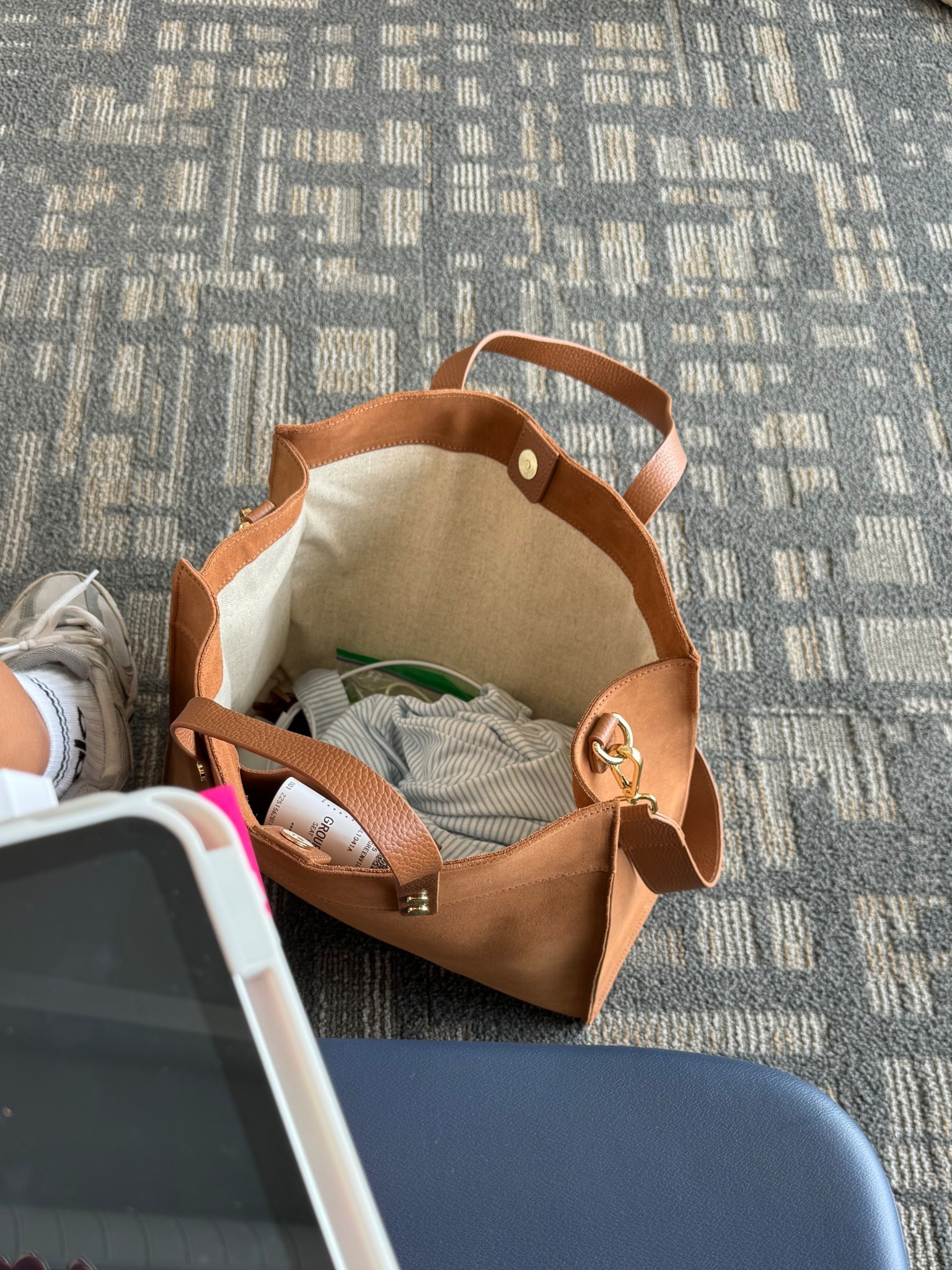 Best bag for traveling, school, or work! 👜🤎📚