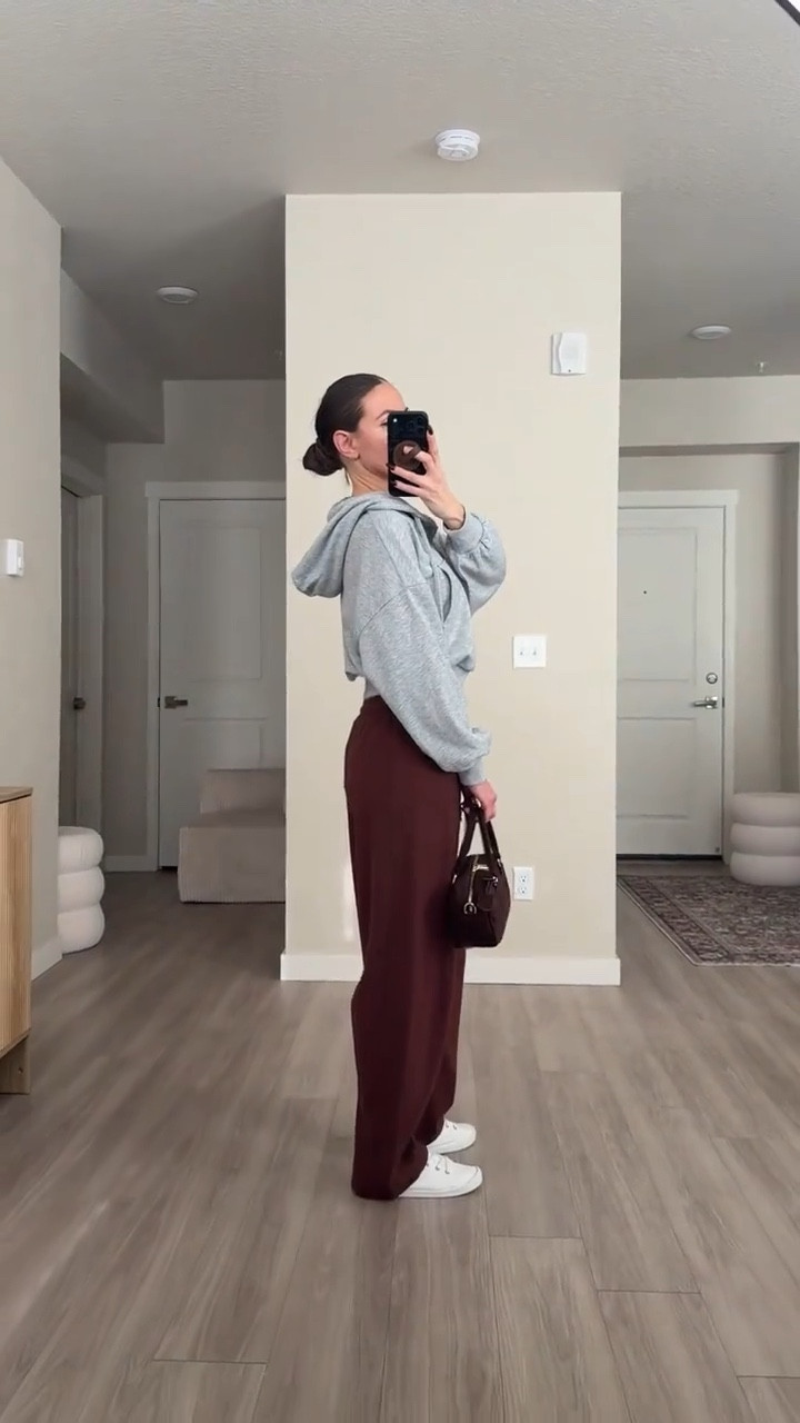 lightweight comfy barrel sweatpants.  so so good!!

#sweatpants #greysweatpants #zipperedhoodie 

#LTKFindsUnder50 #LTKSaleAlert #LTKootd