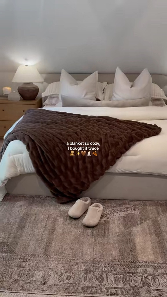 cozy weighted blanket from comfrt! this is the color bear 🧸🤎

Comfrt,
Comfrt dreamer blanket, weighted blanket, cozy home
Finds